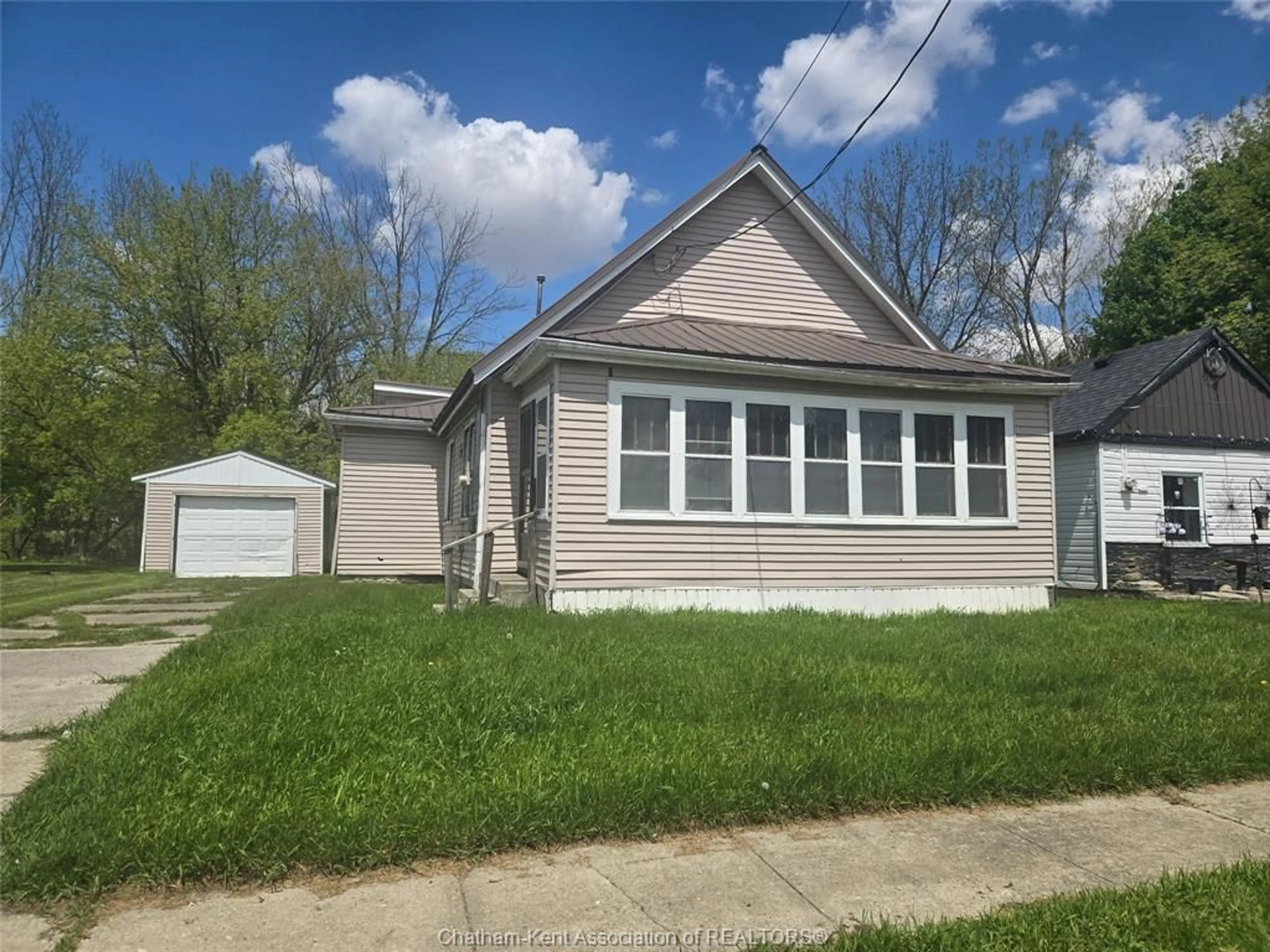 Unknown for 253 King St, Chatham Ontario N7M 3N5