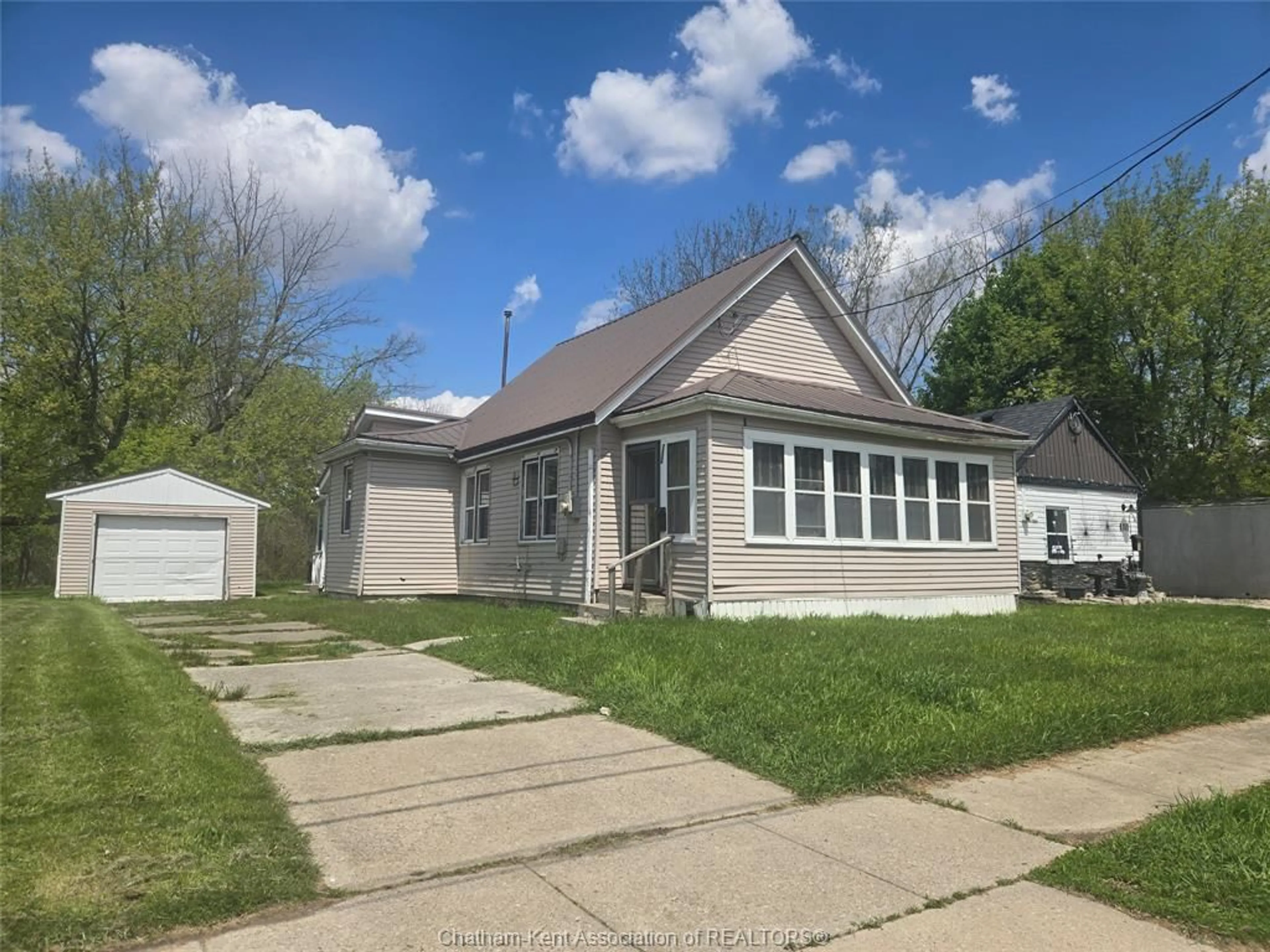 Unknown for 253 King St, Chatham Ontario N7M 3N5