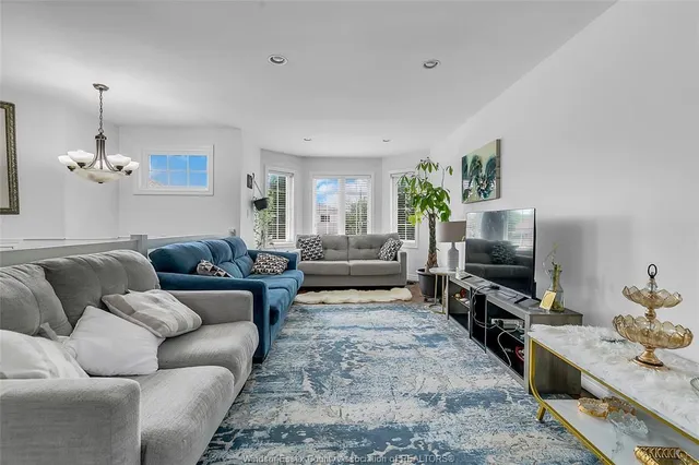 692 DYNASTY, Windsor 5