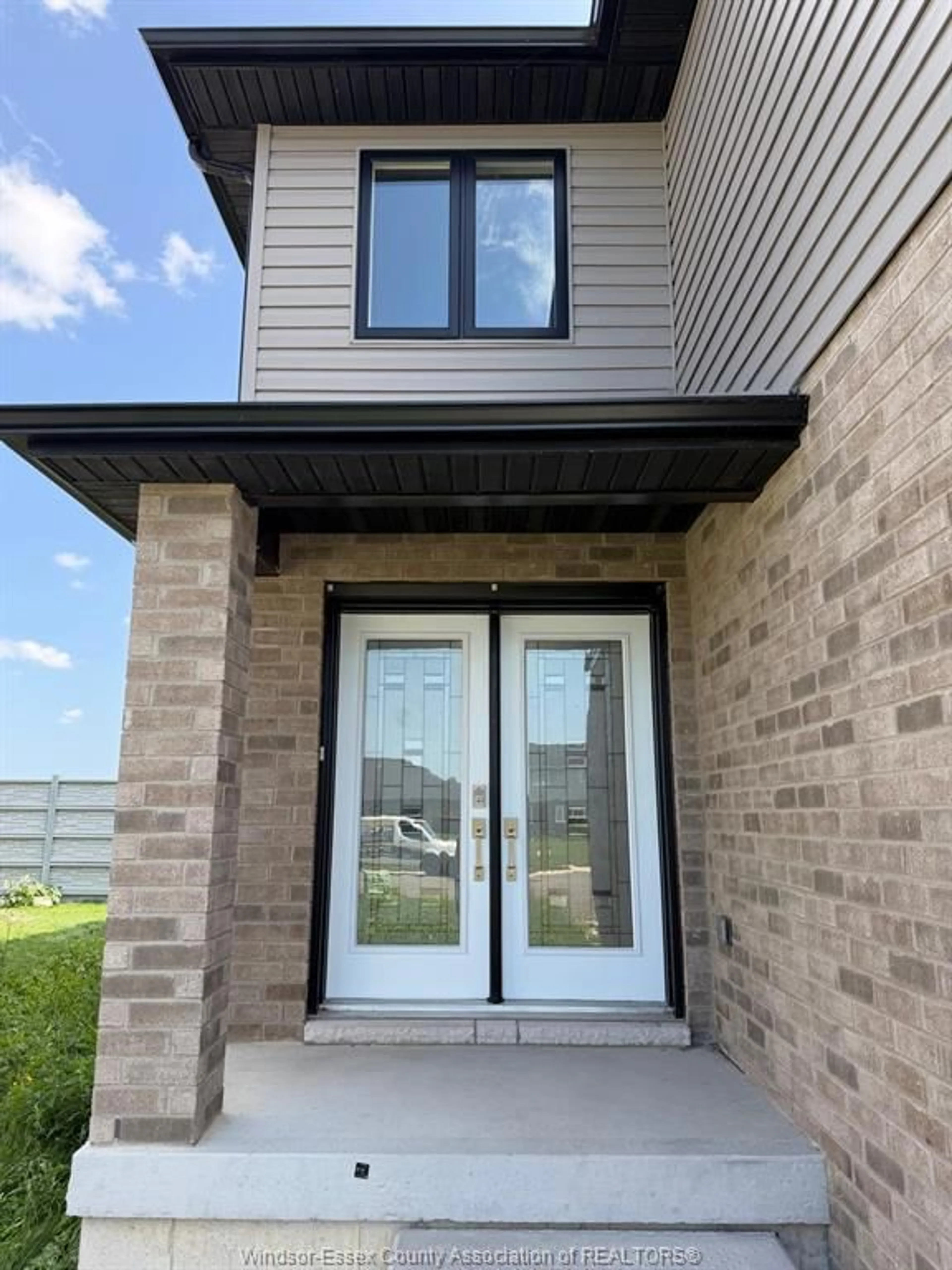 Home with brick exterior material, street for 16 BETTY Crt, Chatham Ontario N7M 0T9