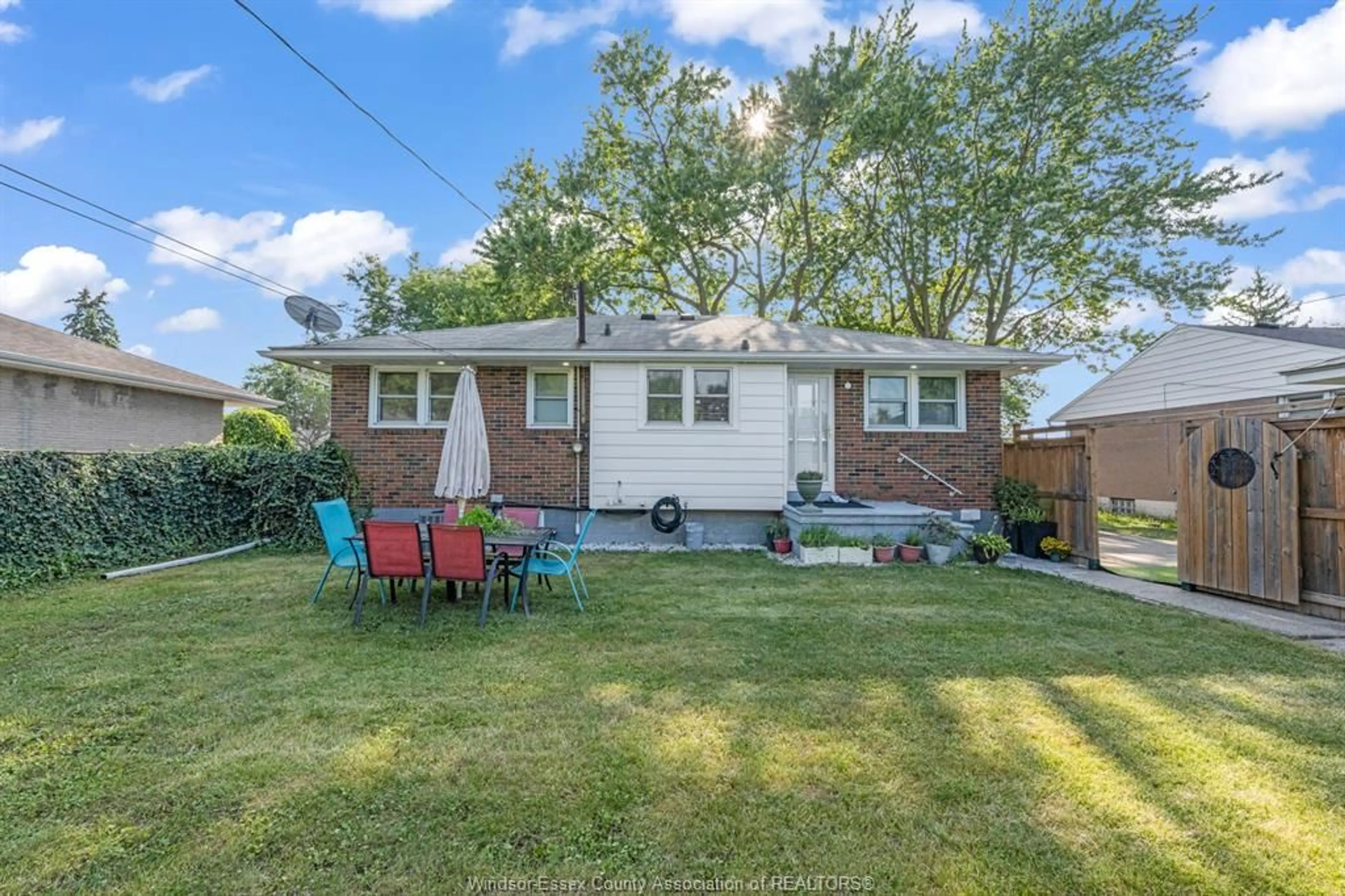 Unknown for 3226 WOODLAWN Ave, Windsor Ontario N8W 2J2
