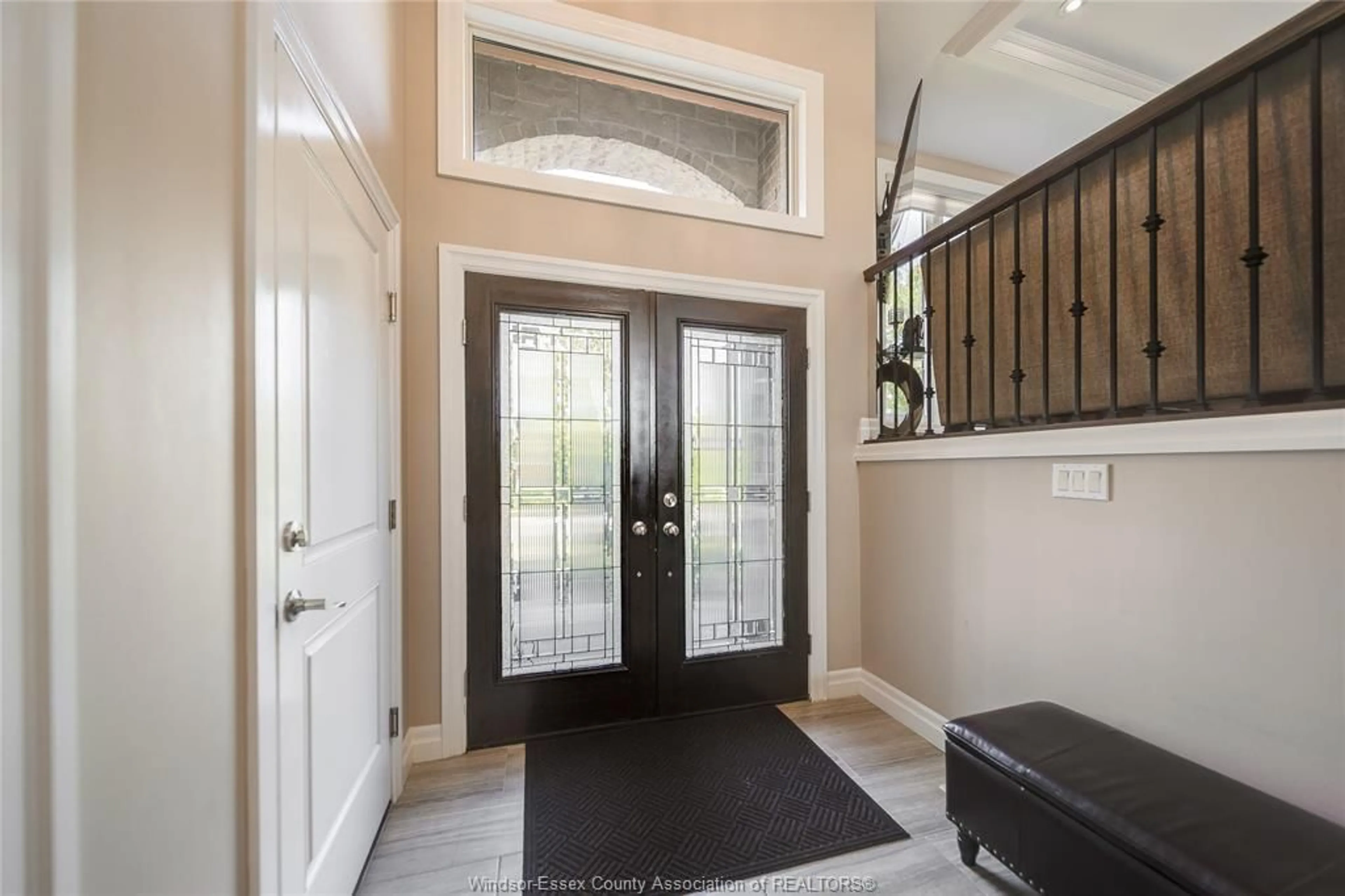 Indoor entryway for 3072 TROUP Cres, Windsor Ontario N8R 0A5