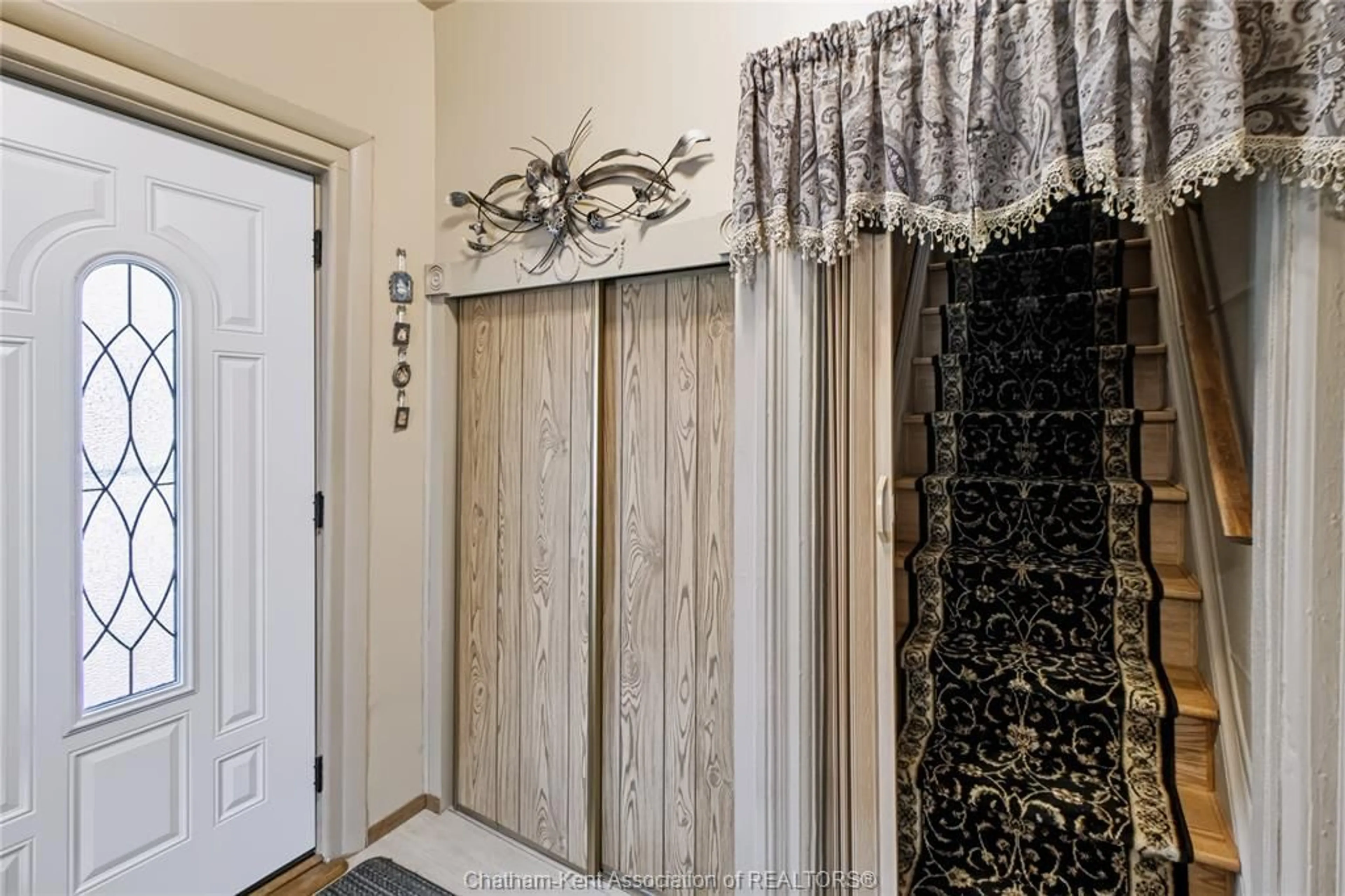 Indoor entryway for 24 RICHARD St, Ridgetown Ontario N0P 2C0