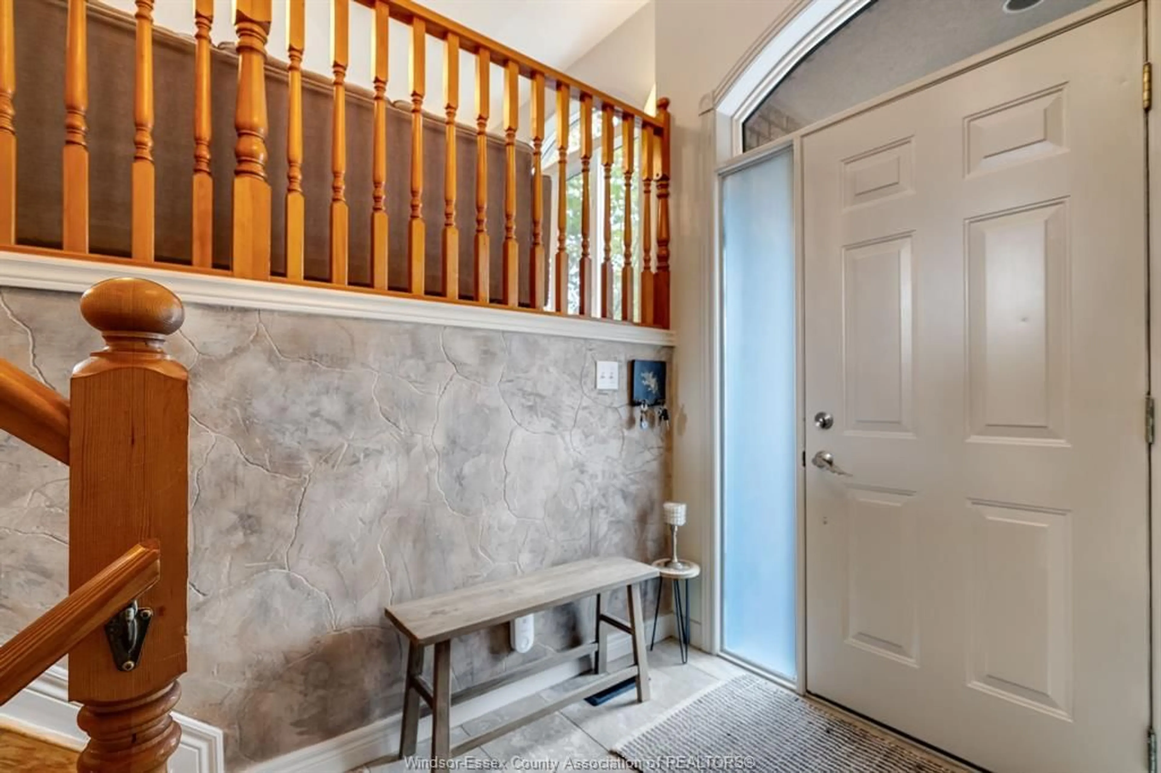 Indoor entryway for 1397 Morningstar Ave, Tecumseh Ontario N8P 1R3