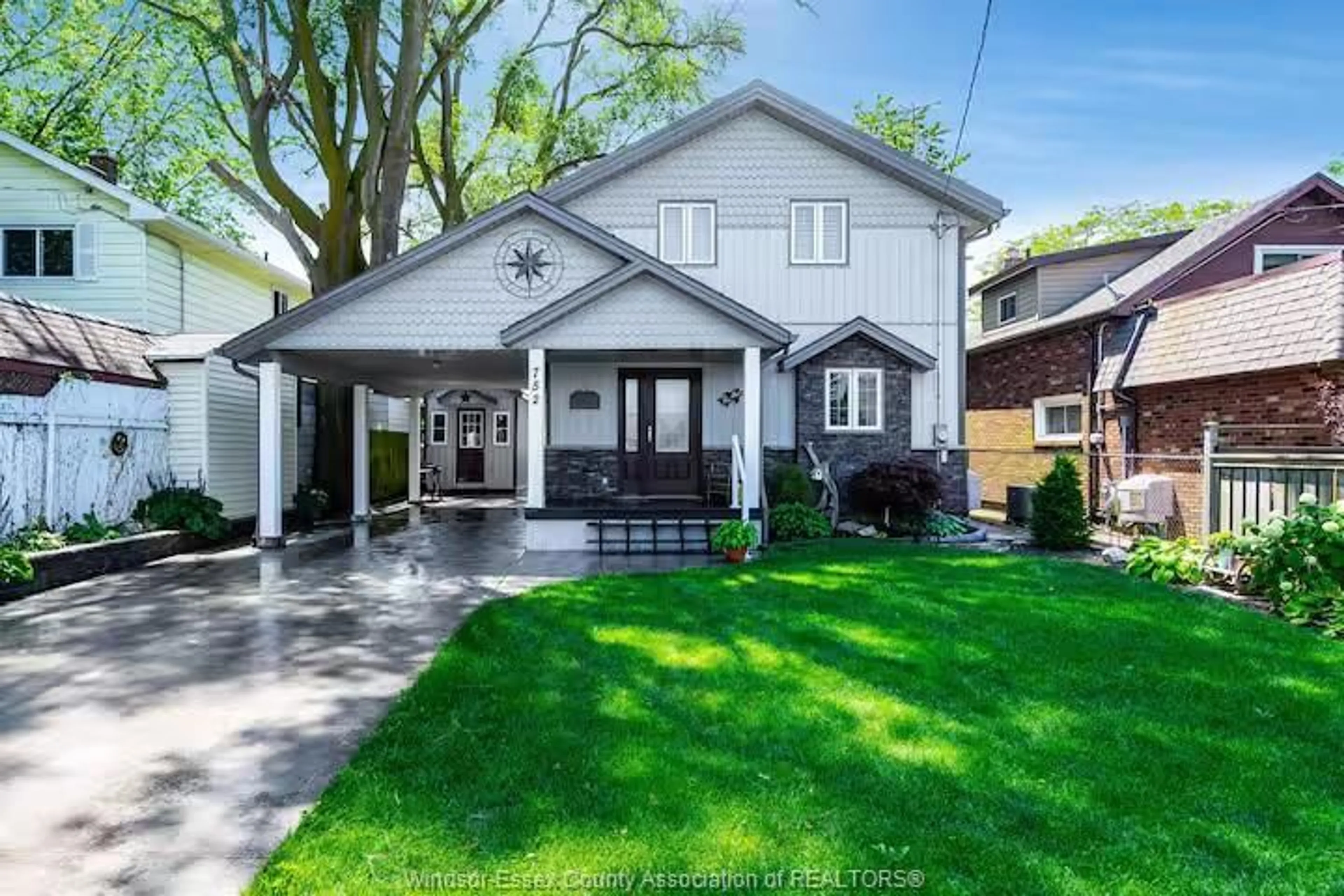 Home with vinyl exterior material, street for 752 Point Pelee, Leamington Ontario N8H 3V4