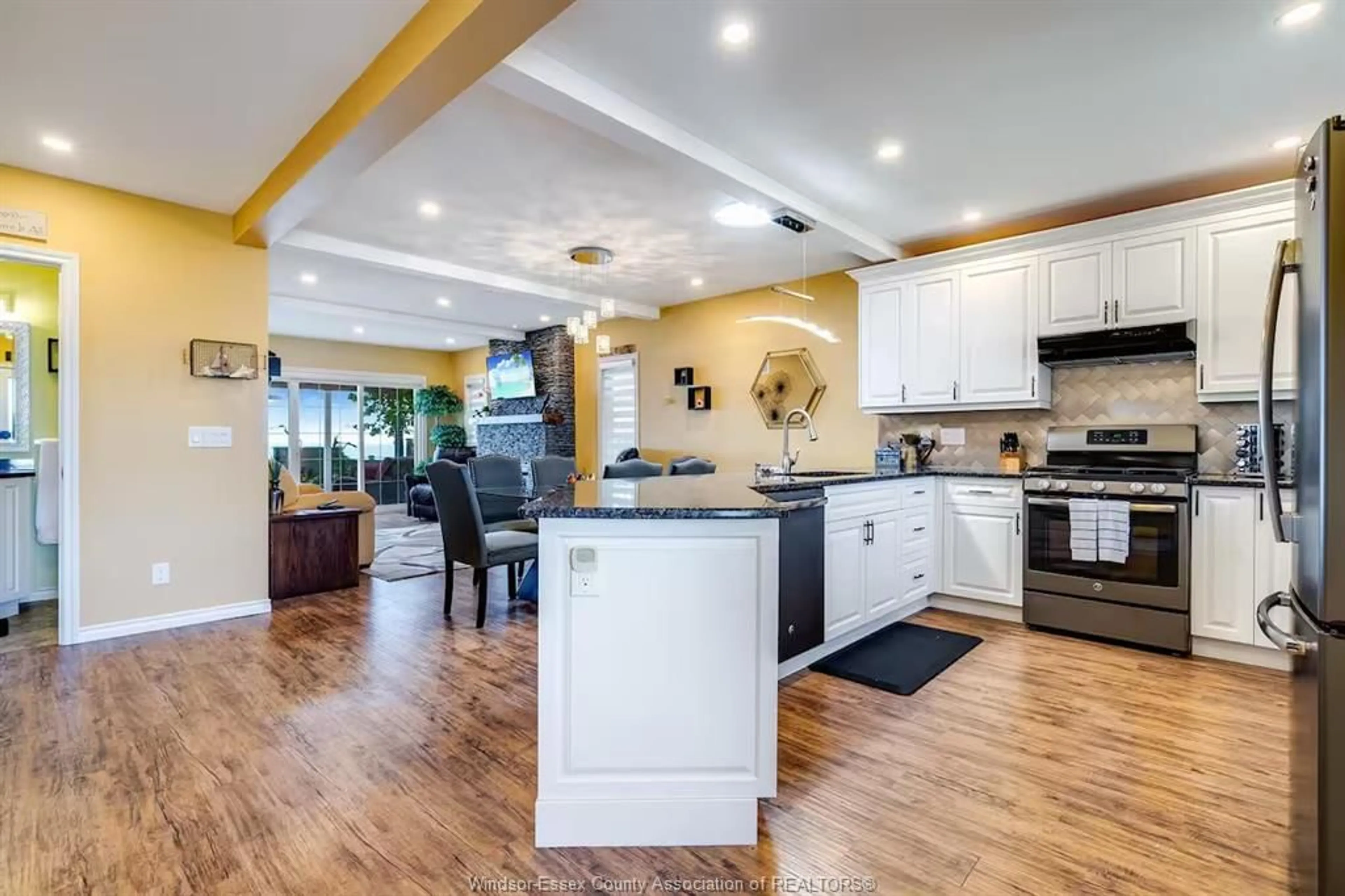 Open concept kitchen, unknown for 752 Point Pelee, Leamington Ontario N8H 3V4