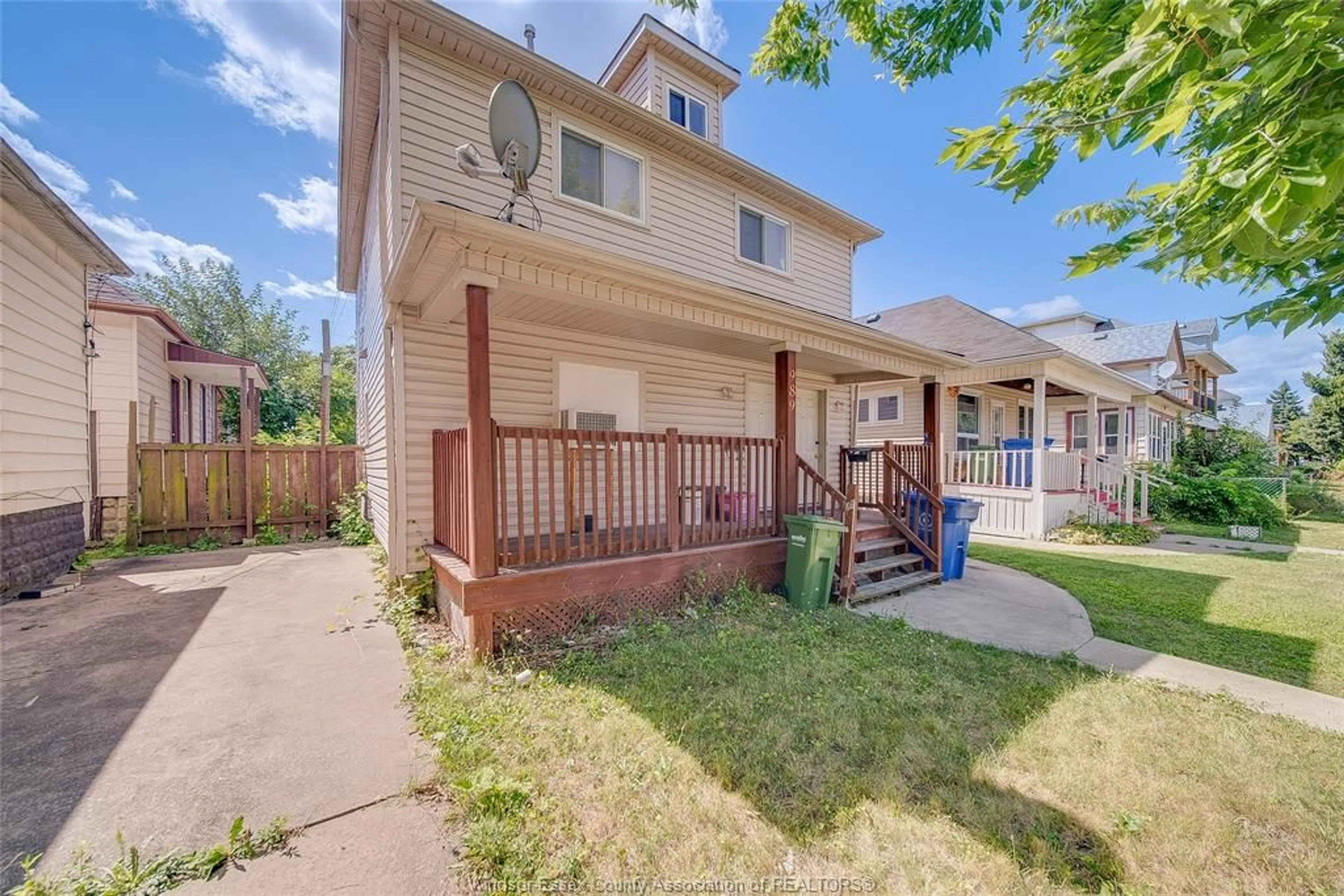 Patio, street for 989 WINDSOR Ave, Windsor Ontario N9A 1K1