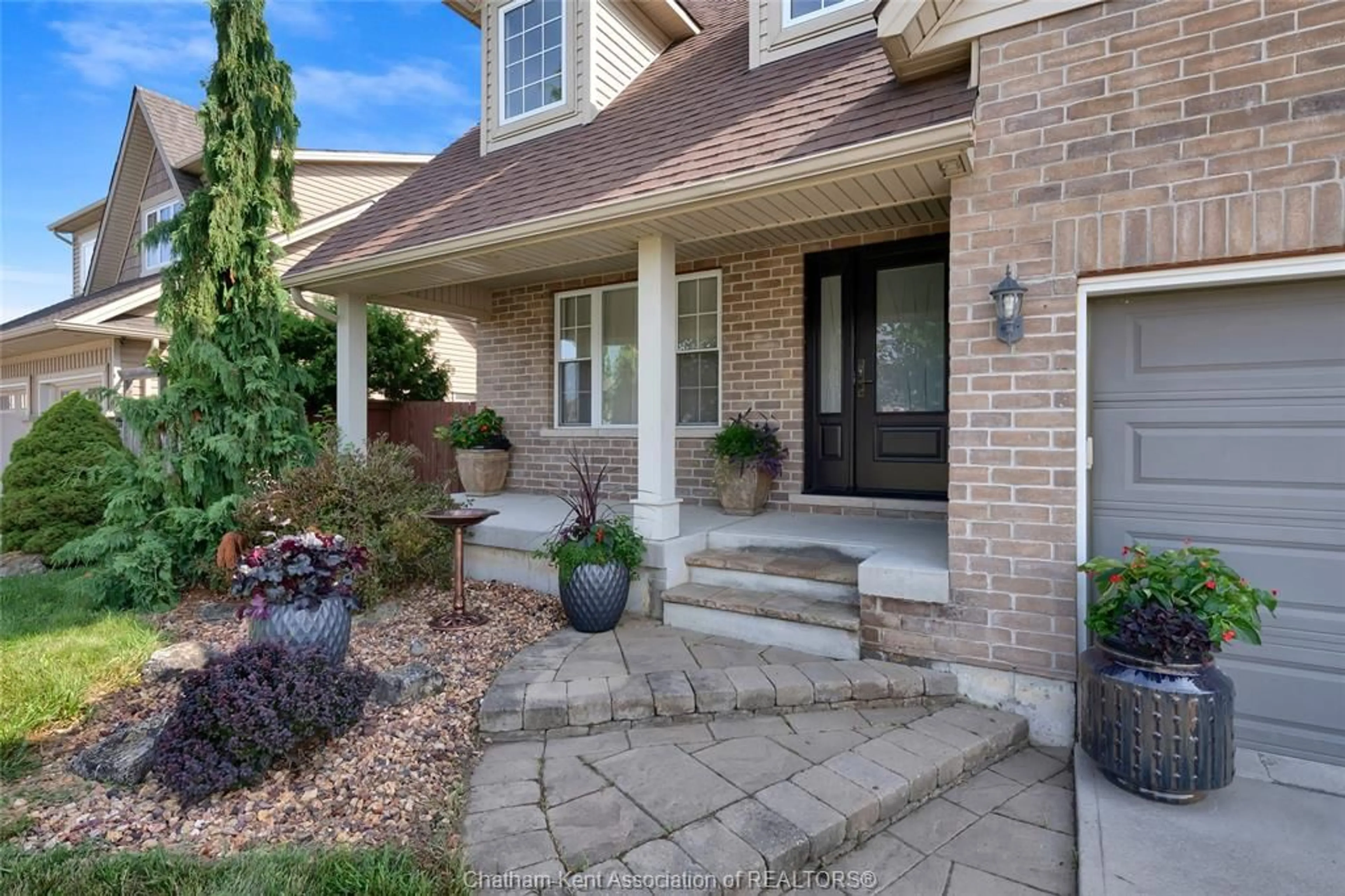 Home with brick exterior material, street for 32 Sherwood Crt, Chatham Ontario N7M 6L3