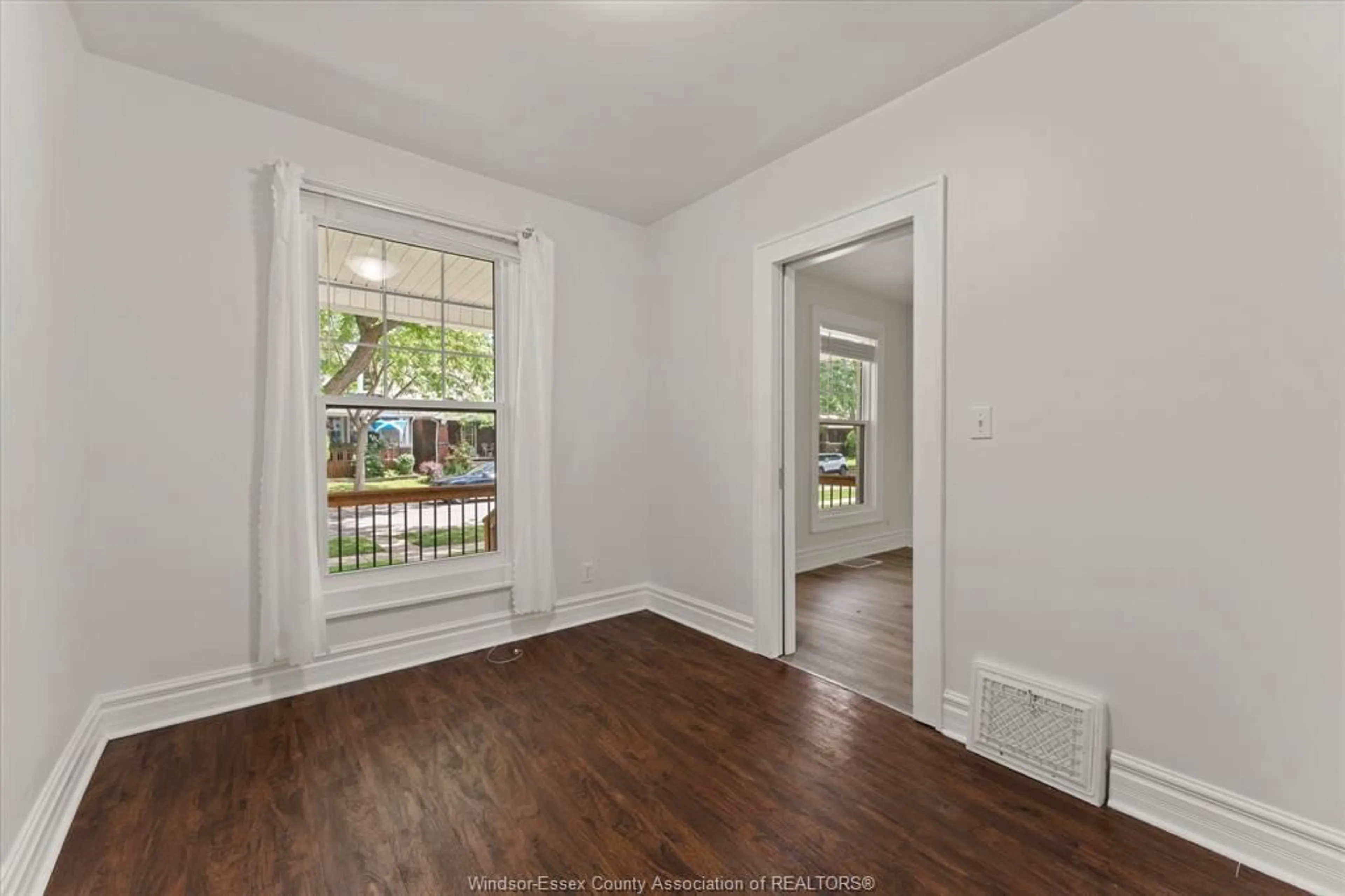 A pic of a room for 1215 LINCOLN Rd, Windsor Ontario N8Y 2H9