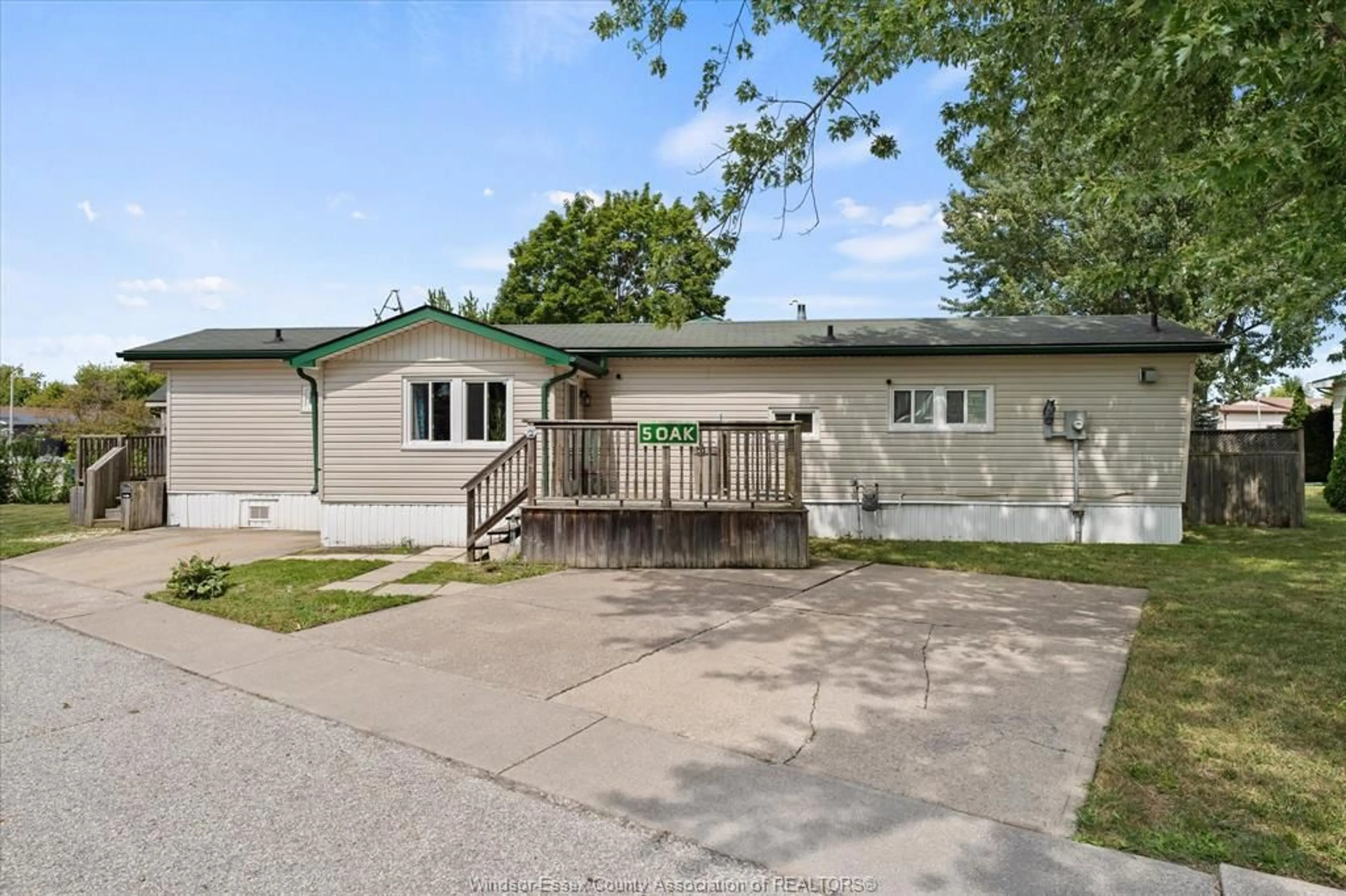 A pic from outside/outdoor area/front of a property/back of a property/a pic from drone, street for 5 Oak Crt, McGregor Ontario N0R 1J0