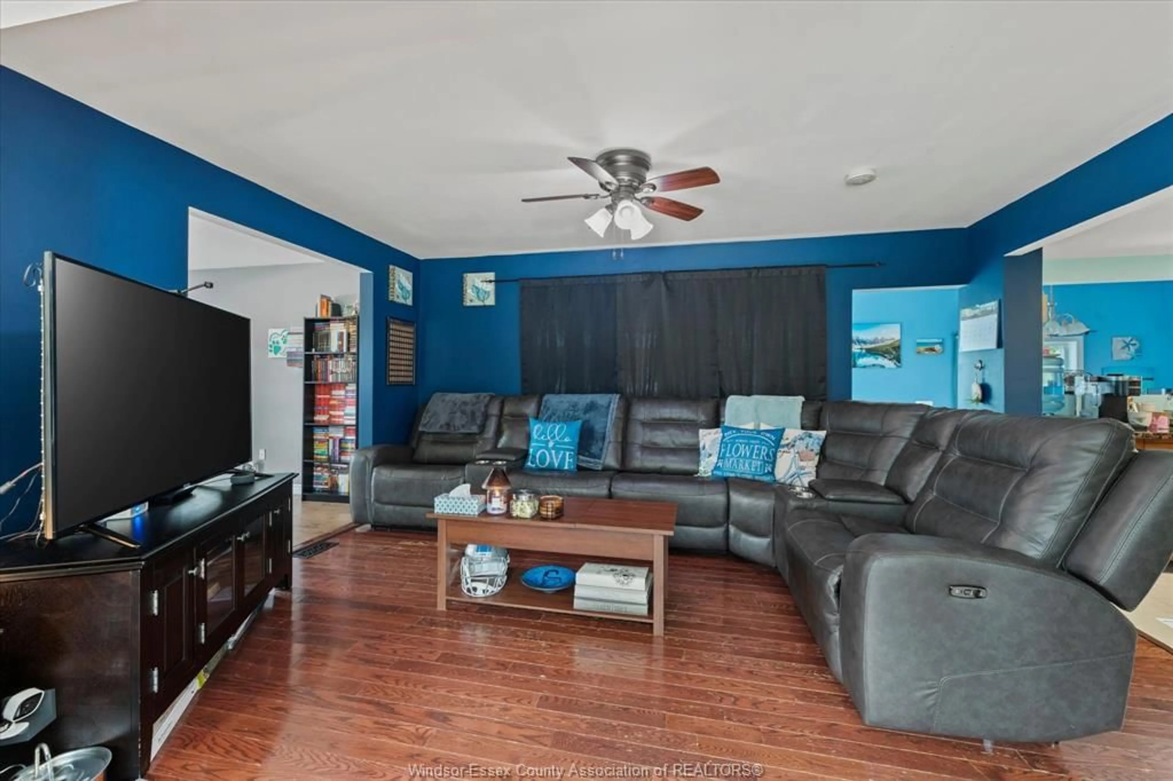 Living room with furniture, unknown for 5 Oak Crt, McGregor Ontario N0R 1J0
