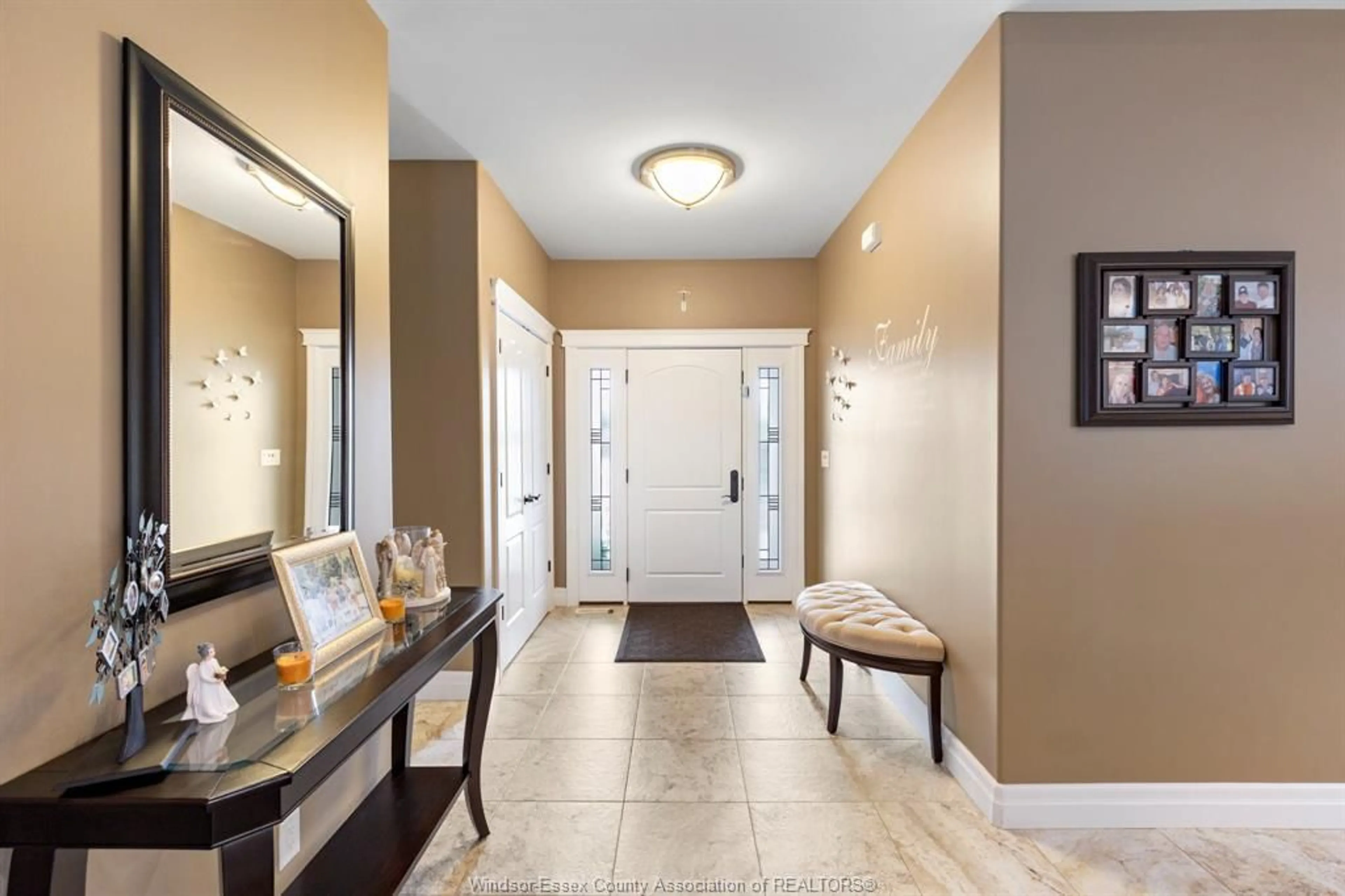 Indoor entryway for 1360 LEGENDS Lane, Lakeshore Ontario N8L 0T3