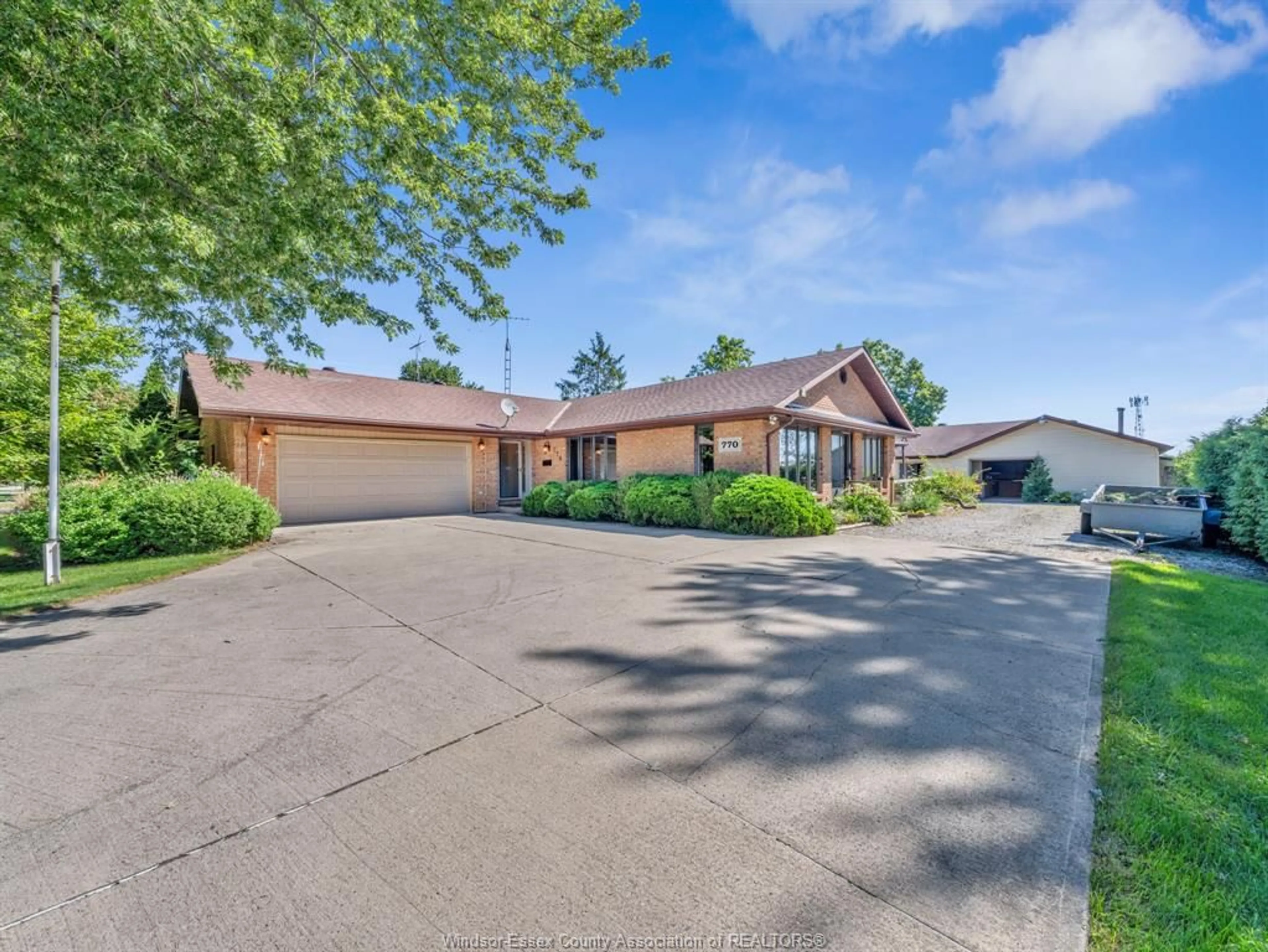 A pic from outside/outdoor area/front of a property/back of a property/a pic from drone, street for 770 MAPLE Ave, Stoney Point Ontario N0R 1N0