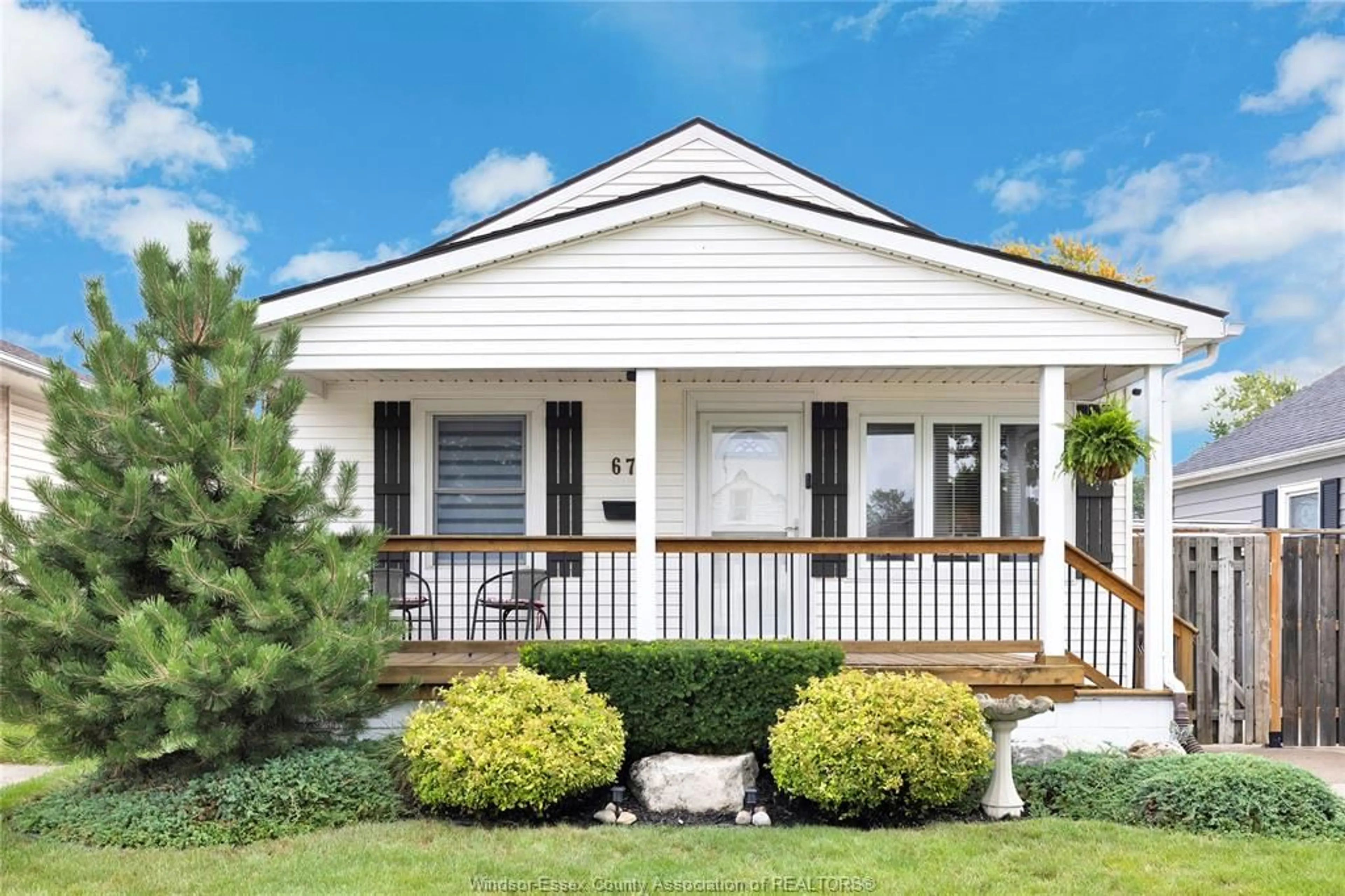 Home with vinyl exterior material, street for 678 LABUTE, Tecumseh Ontario N8N 2B3