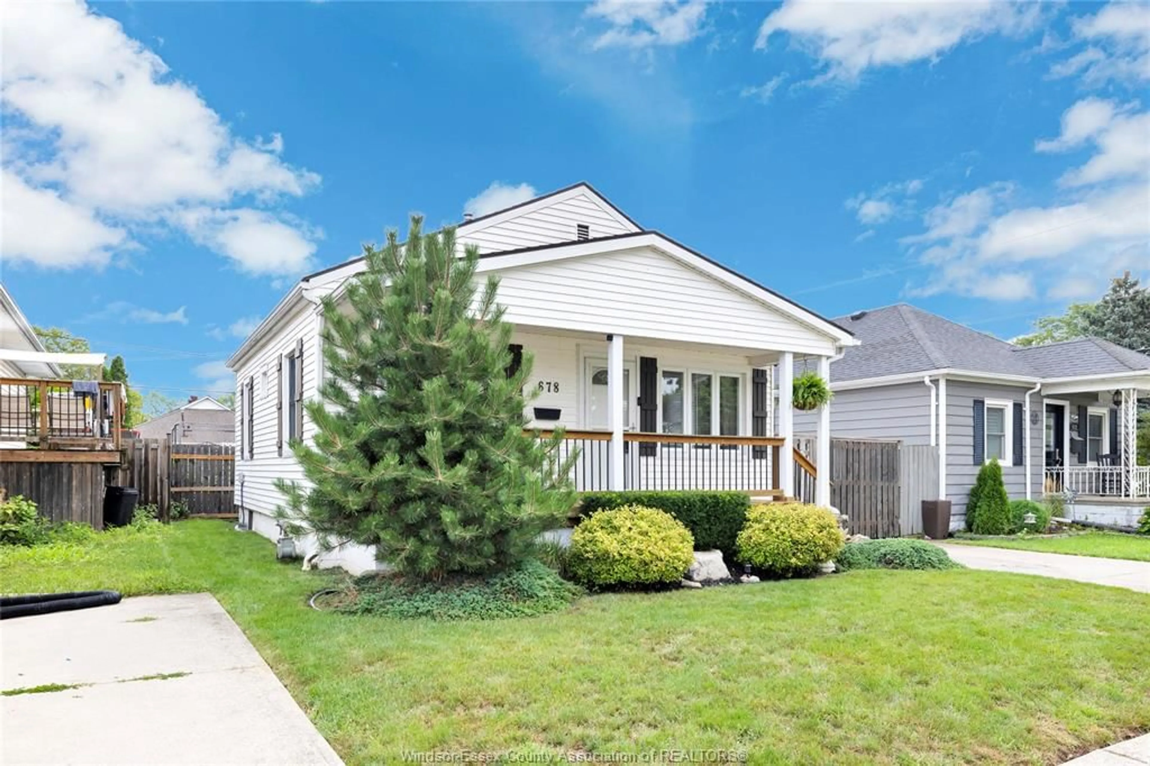 Home with vinyl exterior material, street for 678 LABUTE, Tecumseh Ontario N8N 2B3