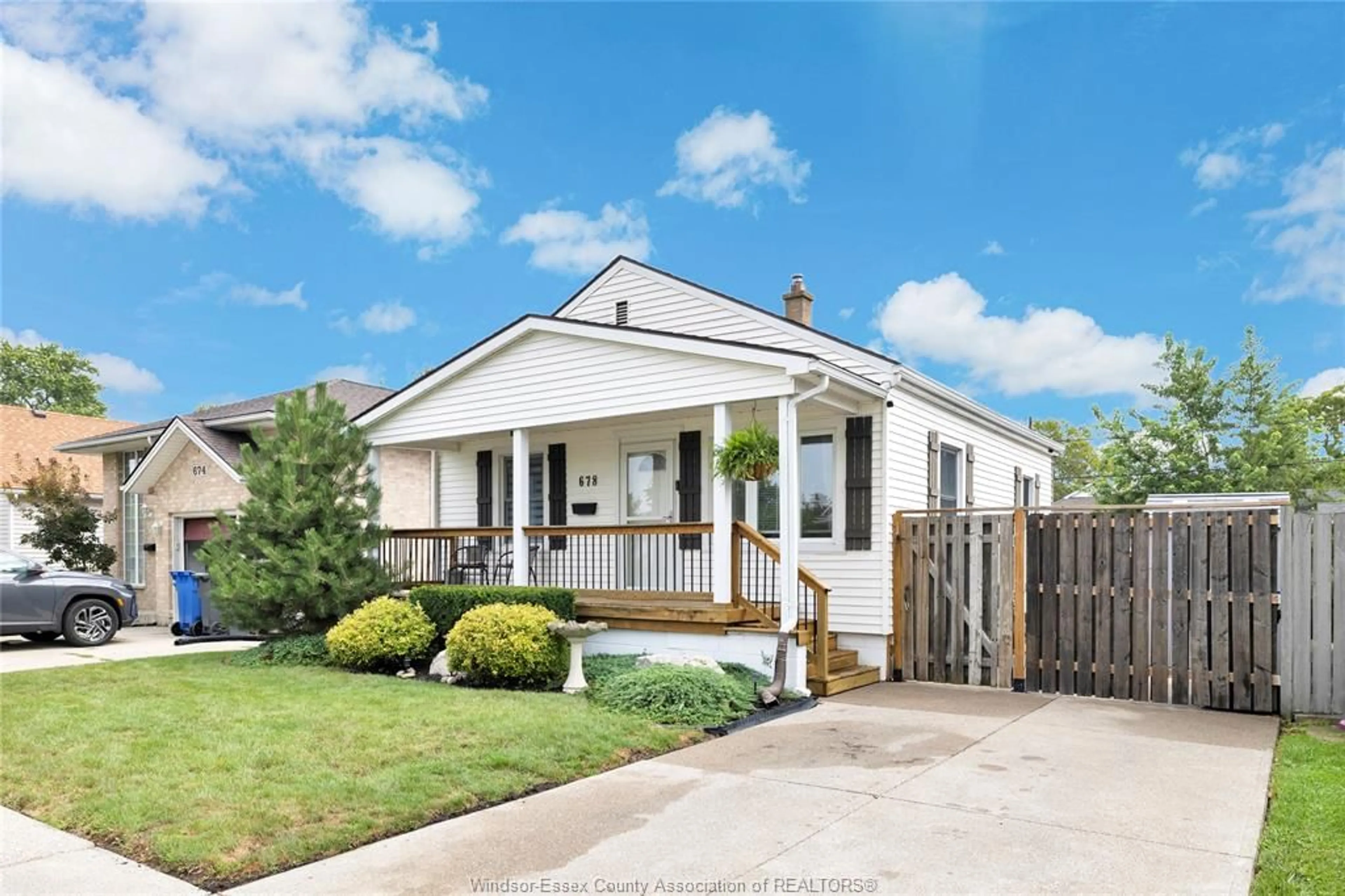 Home with vinyl exterior material, street for 678 LABUTE, Tecumseh Ontario N8N 2B3