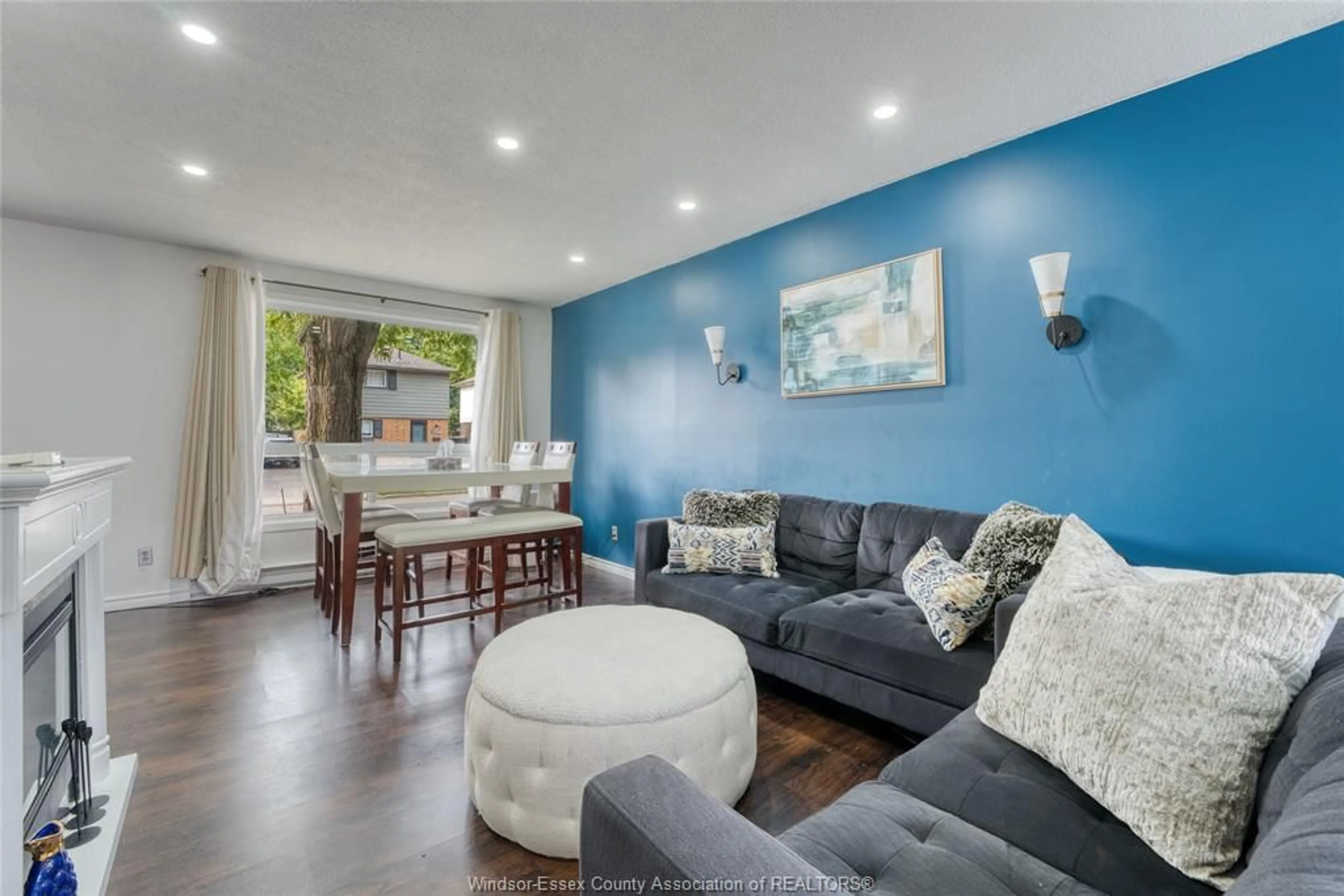 Living room with furniture, unknown for 9370 AIRE Crt, Windsor Ontario N8S 4E6