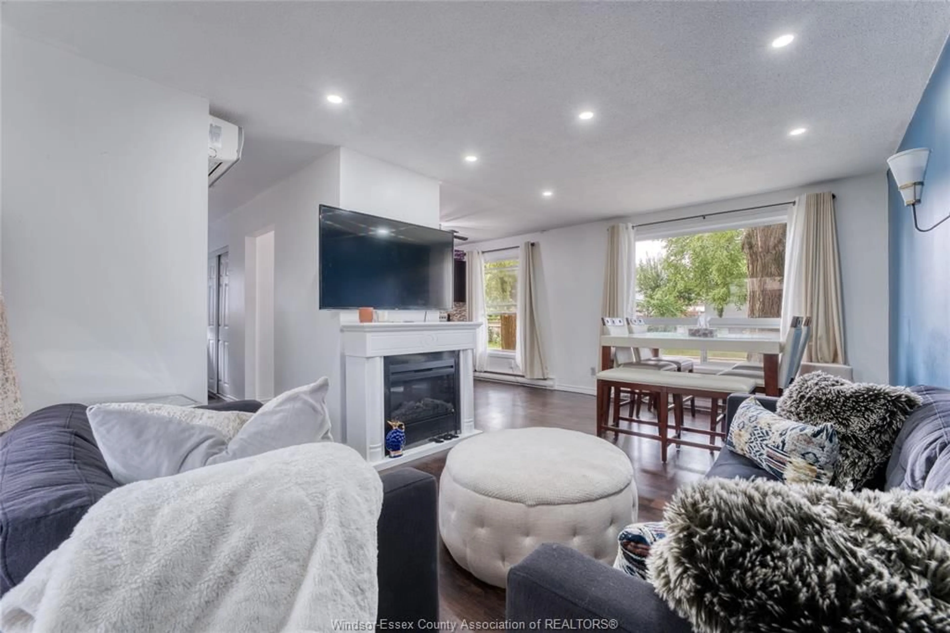 Living room with furniture, unknown for 9370 AIRE Crt, Windsor Ontario N8S 4E6