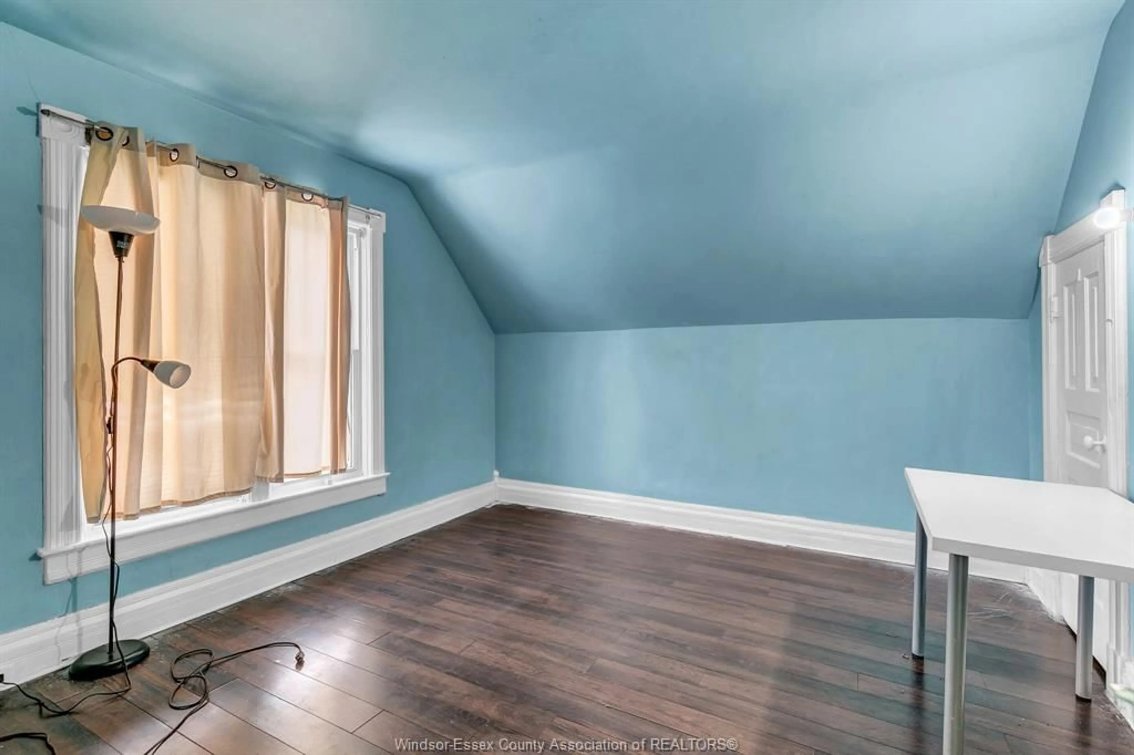 A pic of a room for 547 OAK, Windsor Ontario N9A 5E7
