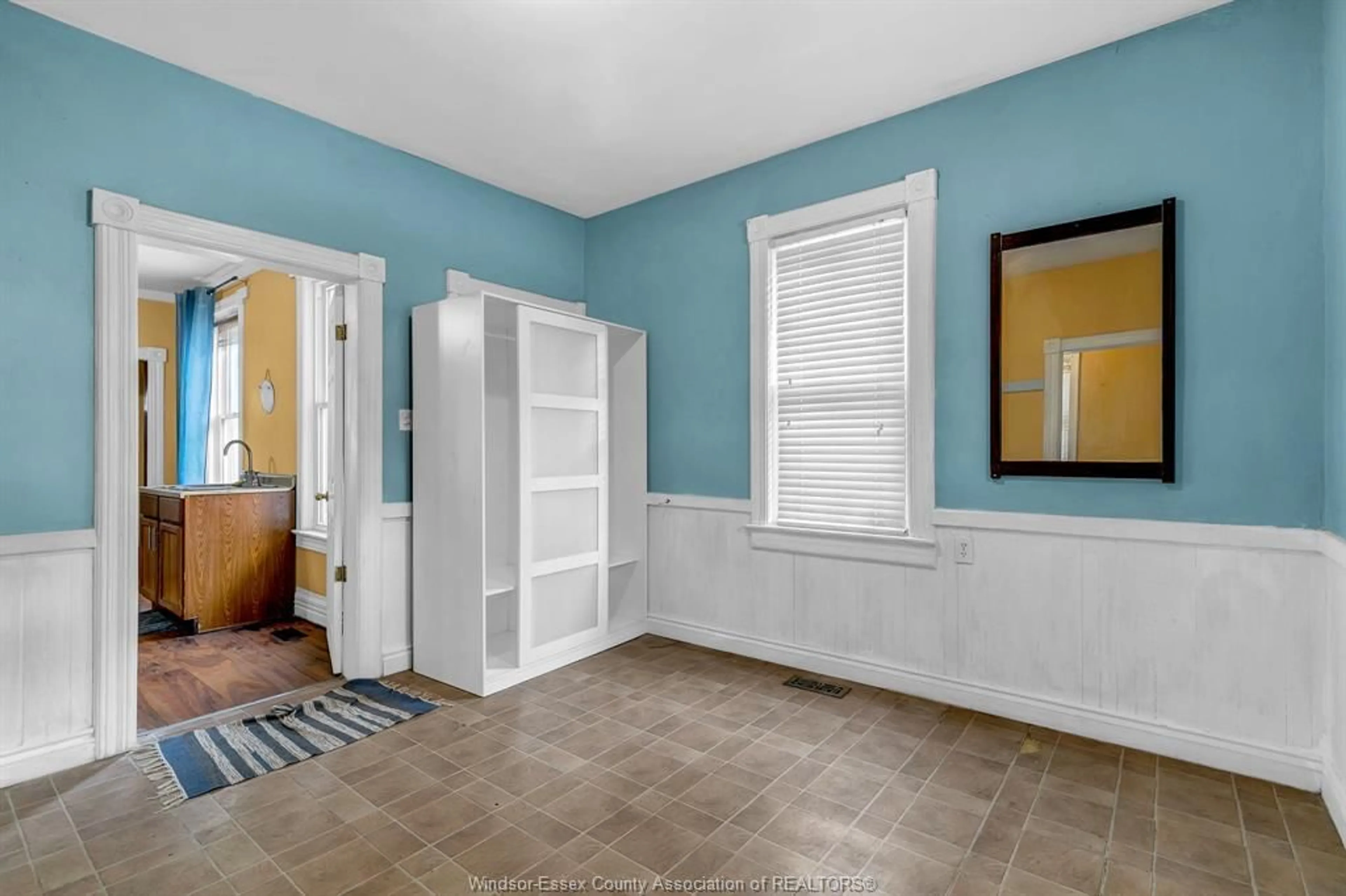 A pic of a room for 547 OAK, Windsor Ontario N9A 5E7