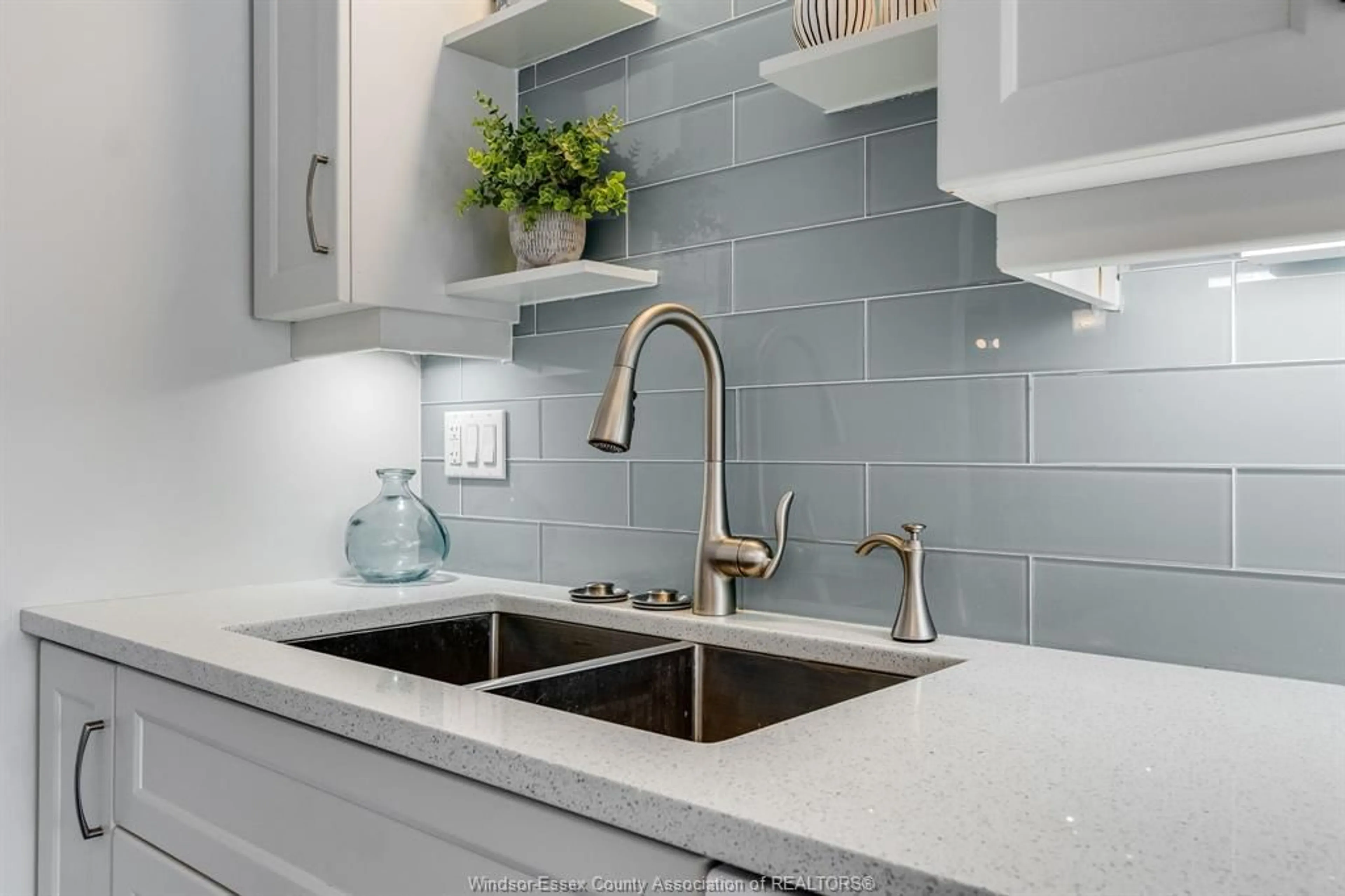 Contemporary kitchen, ceramic/tile floor for 16 Erie Glen Crescent, Leamington Ontario N8H 5K2