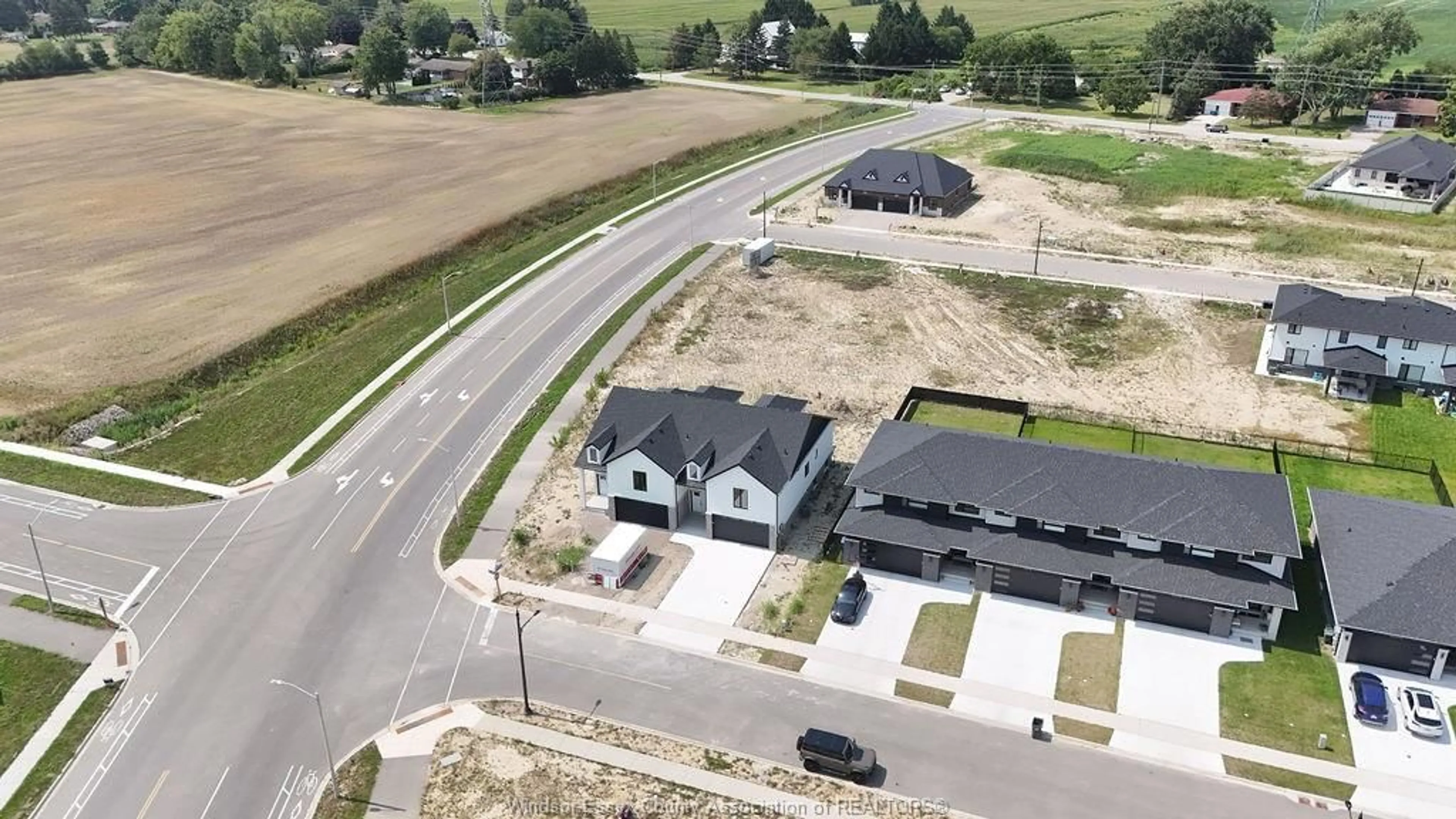 A pic from outside/outdoor area/front of a property/back of a property/a pic from drone, street for 8004 MEO Blvd, LaSalle Ontario N9H 1E3