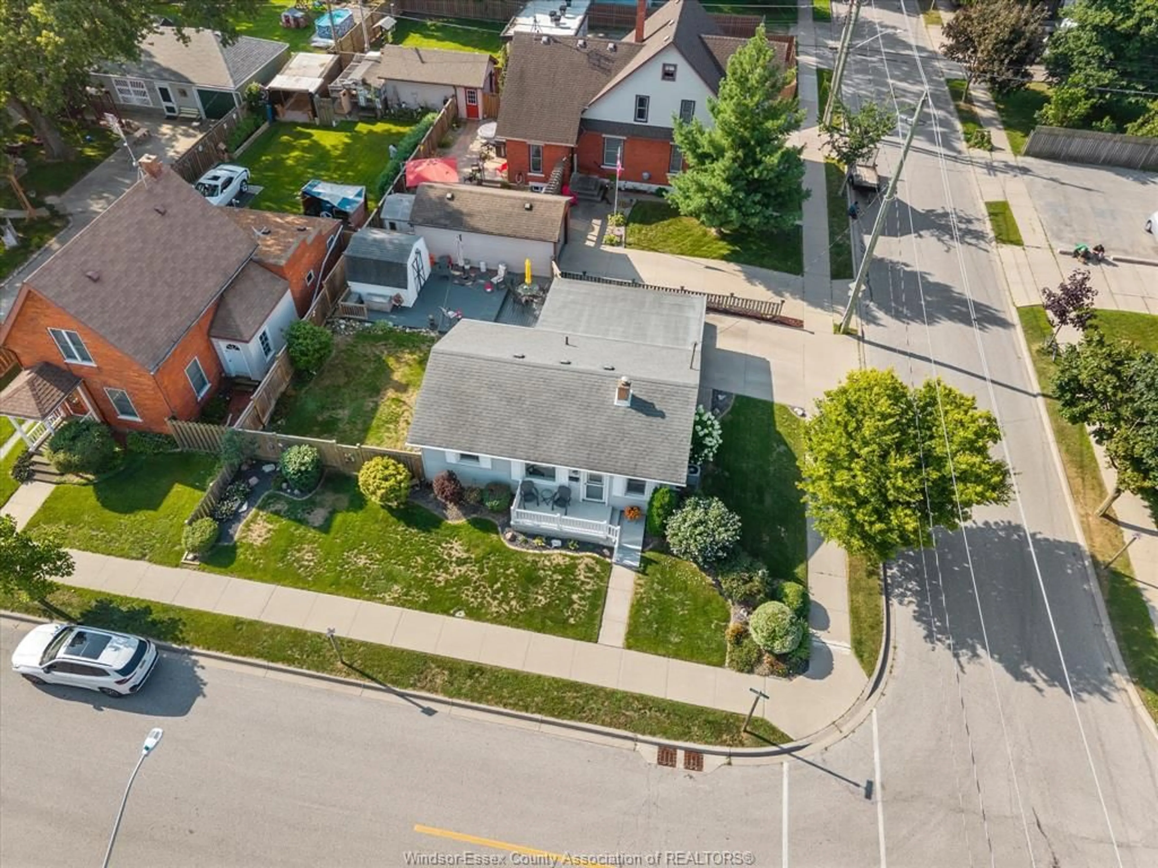 A pic from outside/outdoor area/front of a property/back of a property/a pic from drone, street for 99 Pear St, Kingsville Ontario N9Y 1V5