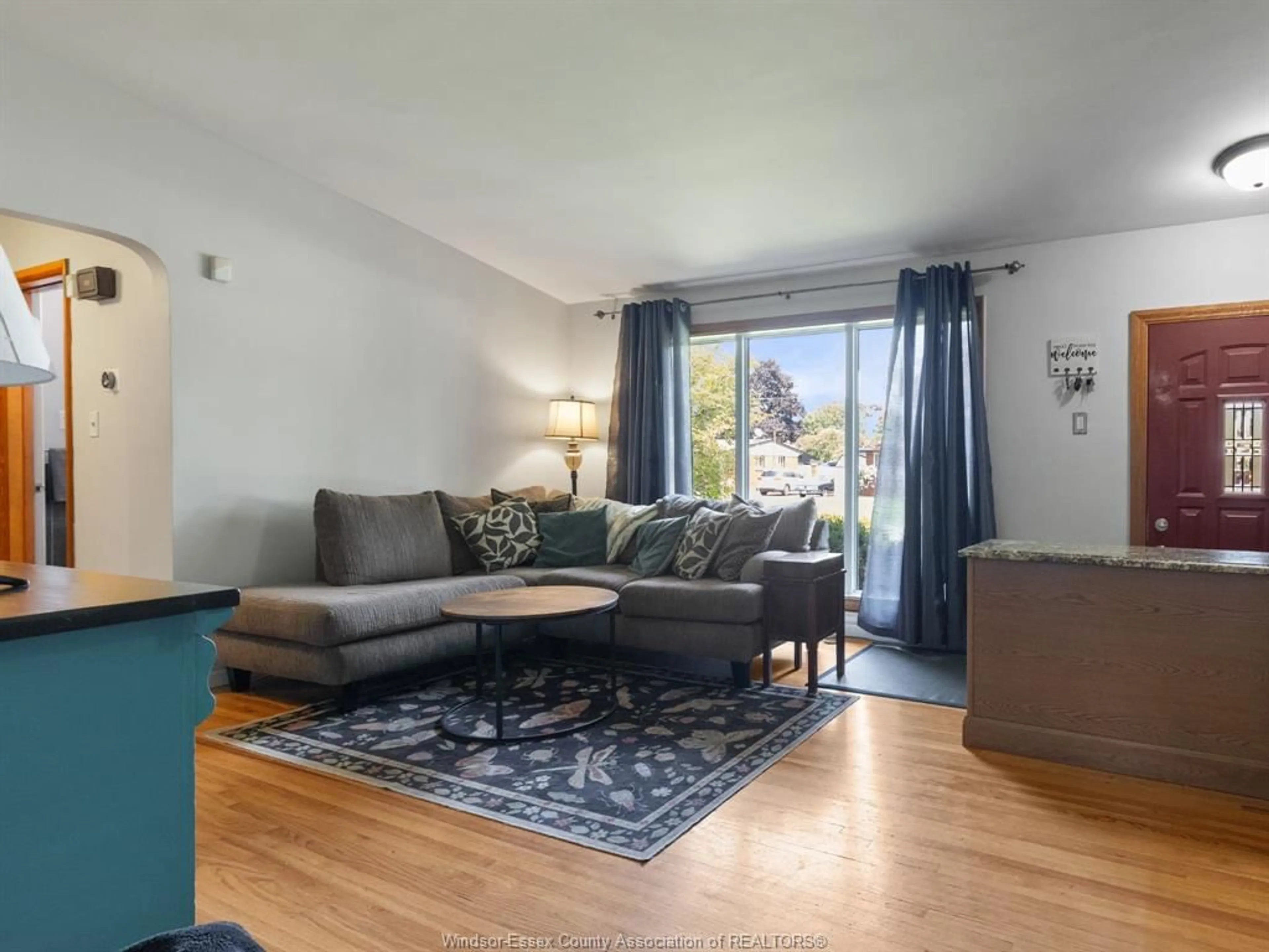 Living room with furniture, unknown for 2763 EVERTS Ave, Windsor Ontario N9E 2T9
