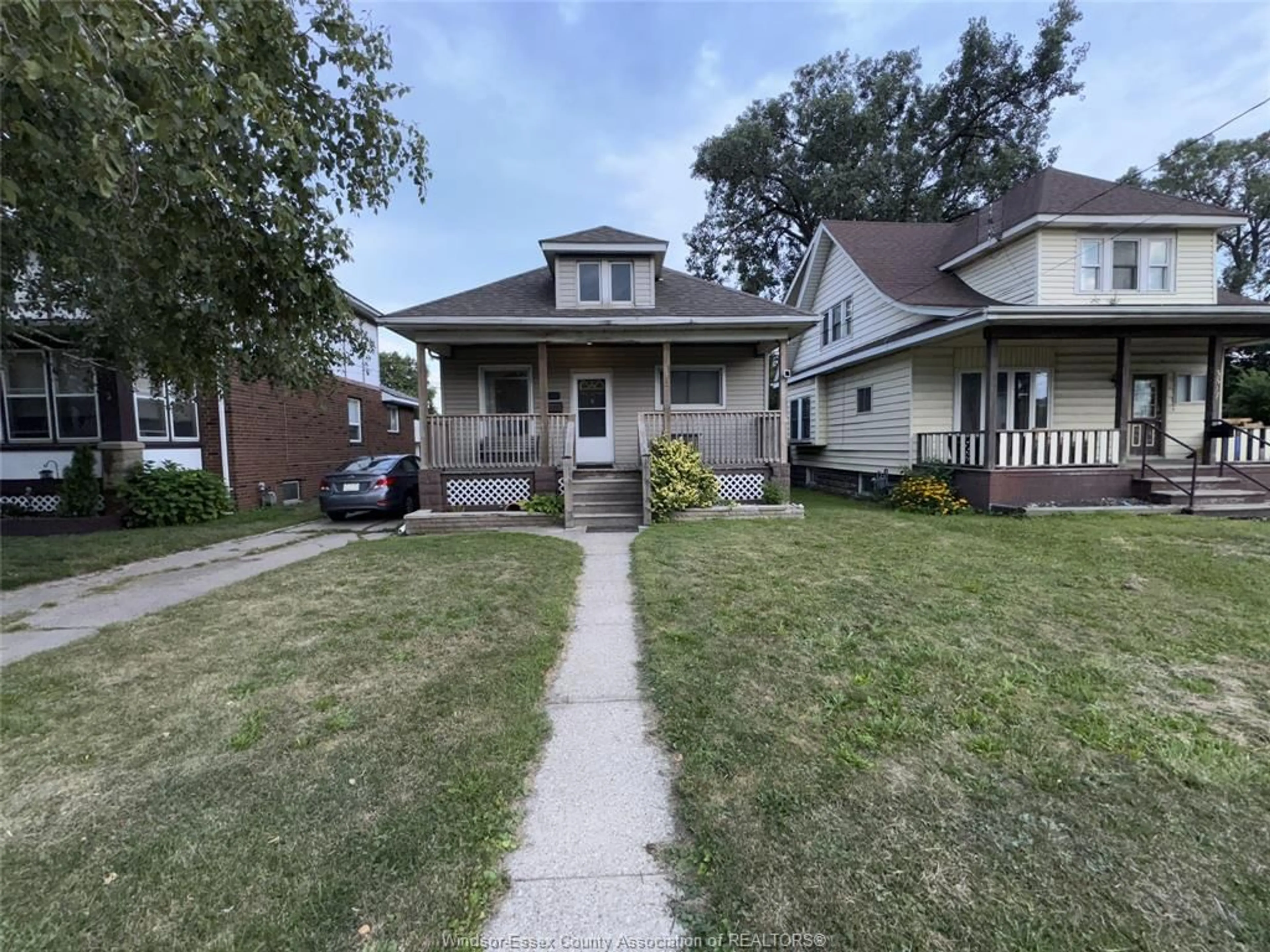 A pic from outside/outdoor area/front of a property/back of a property/a pic from drone, street for 3515 SANDWICH St, Windsor Ontario N9C 1B6