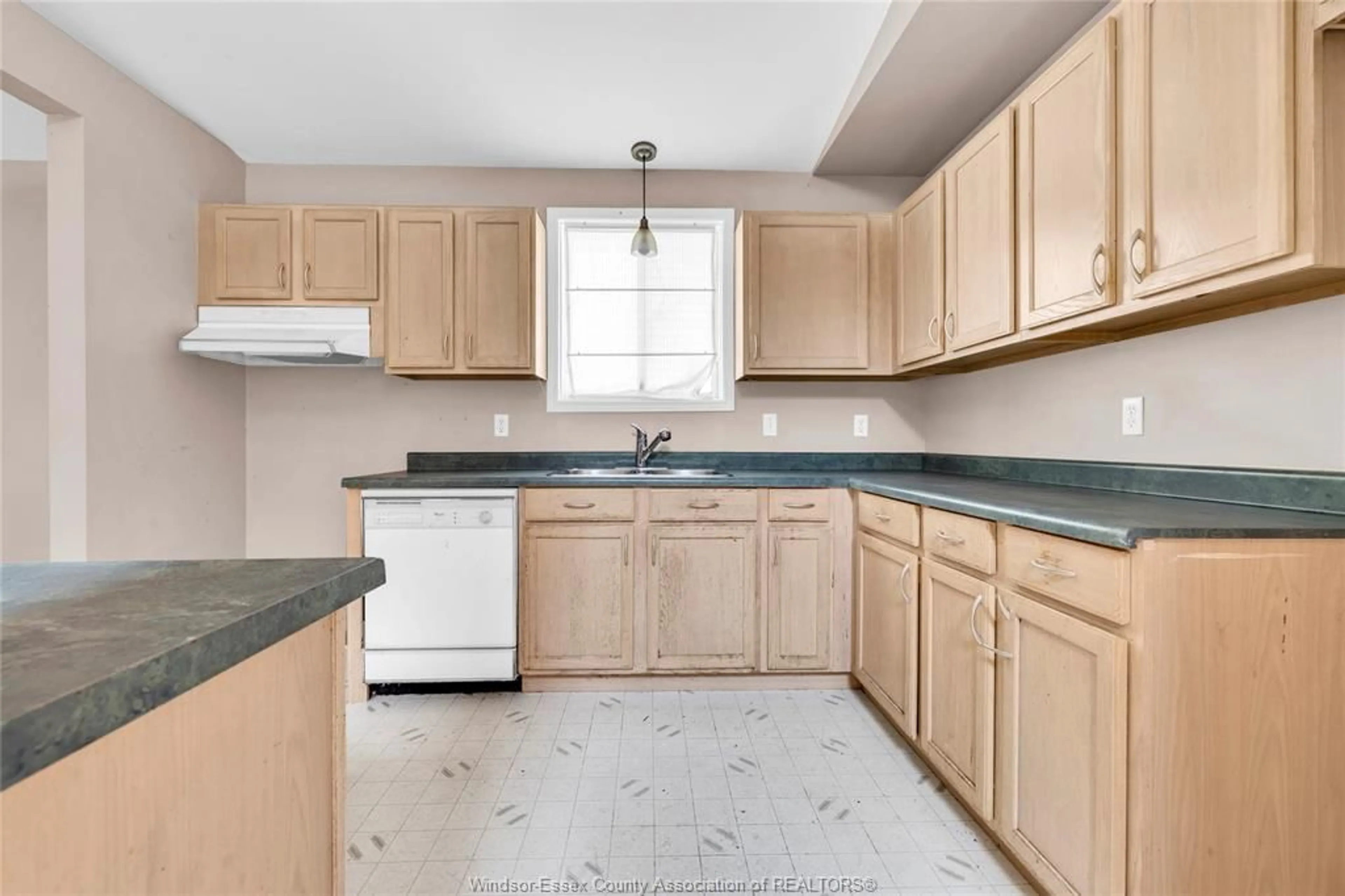 Standard kitchen, unknown for 2722 CAPPELLETTO, Windsor Ontario N8W 5N1