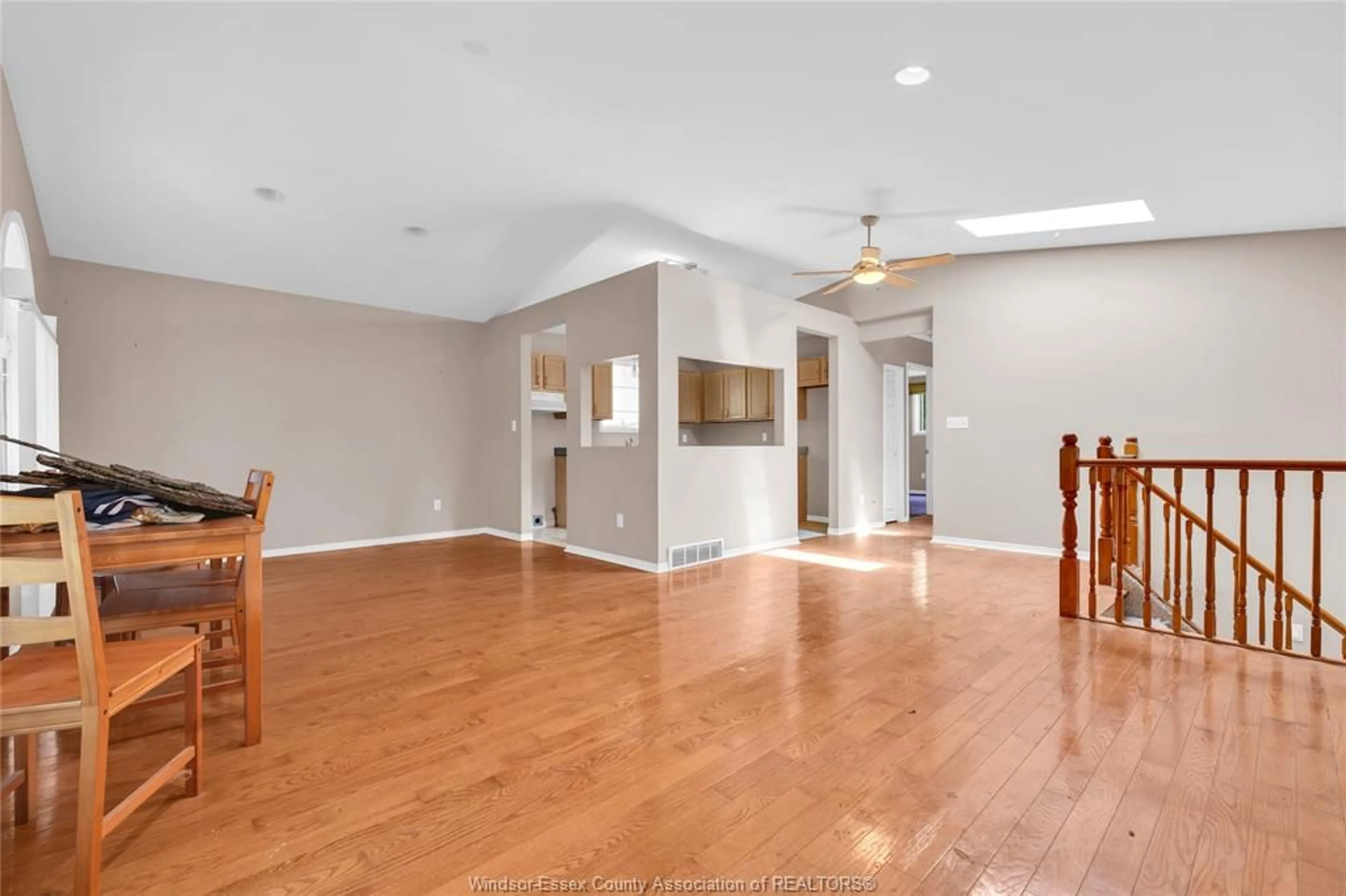 Indoor foyer for 2722 CAPPELLETTO, Windsor Ontario N8W 5N1