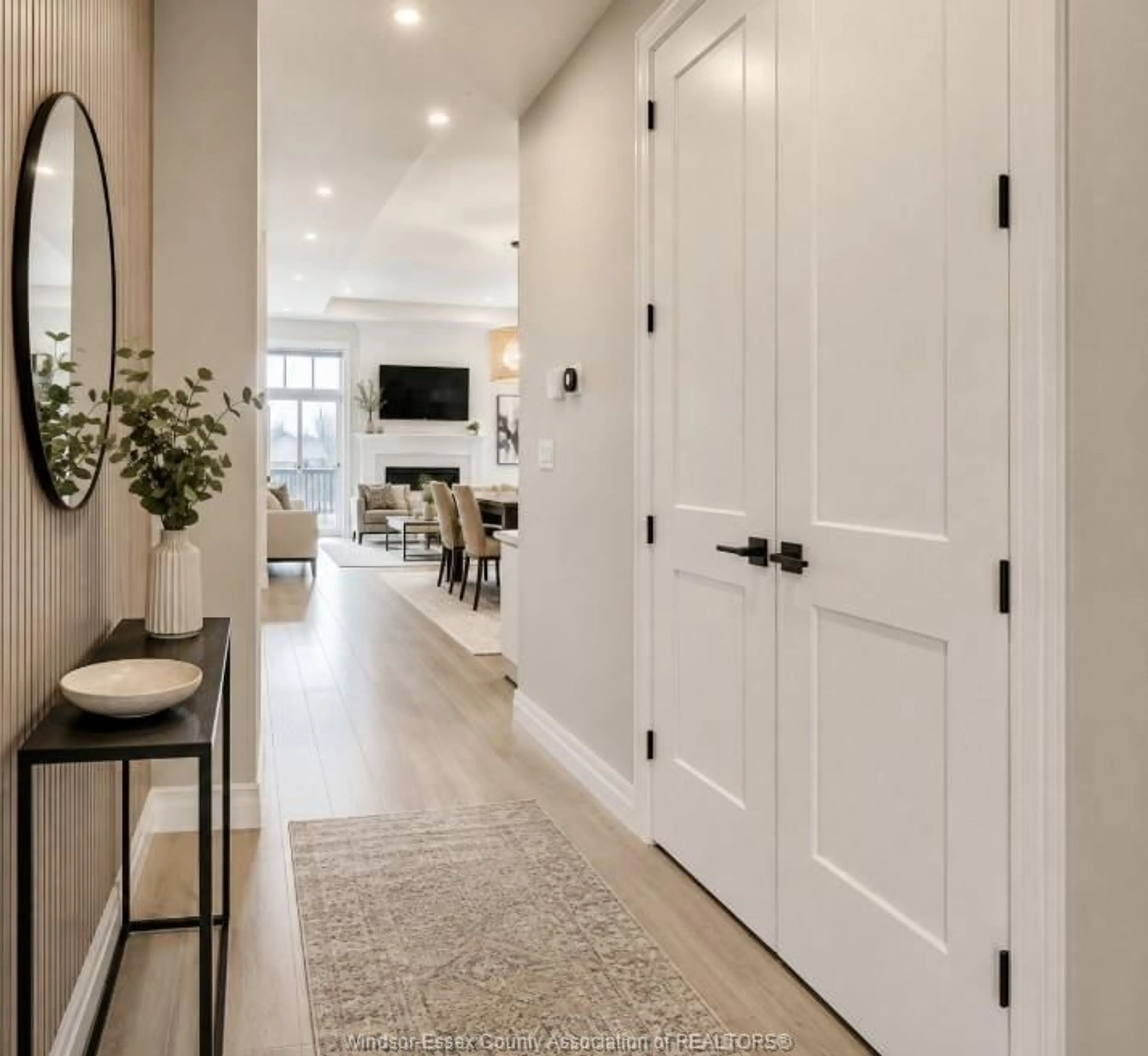 Indoor entryway for 102 CAROLINA WOODS Cres, Leamington Ontario N8H 5N2