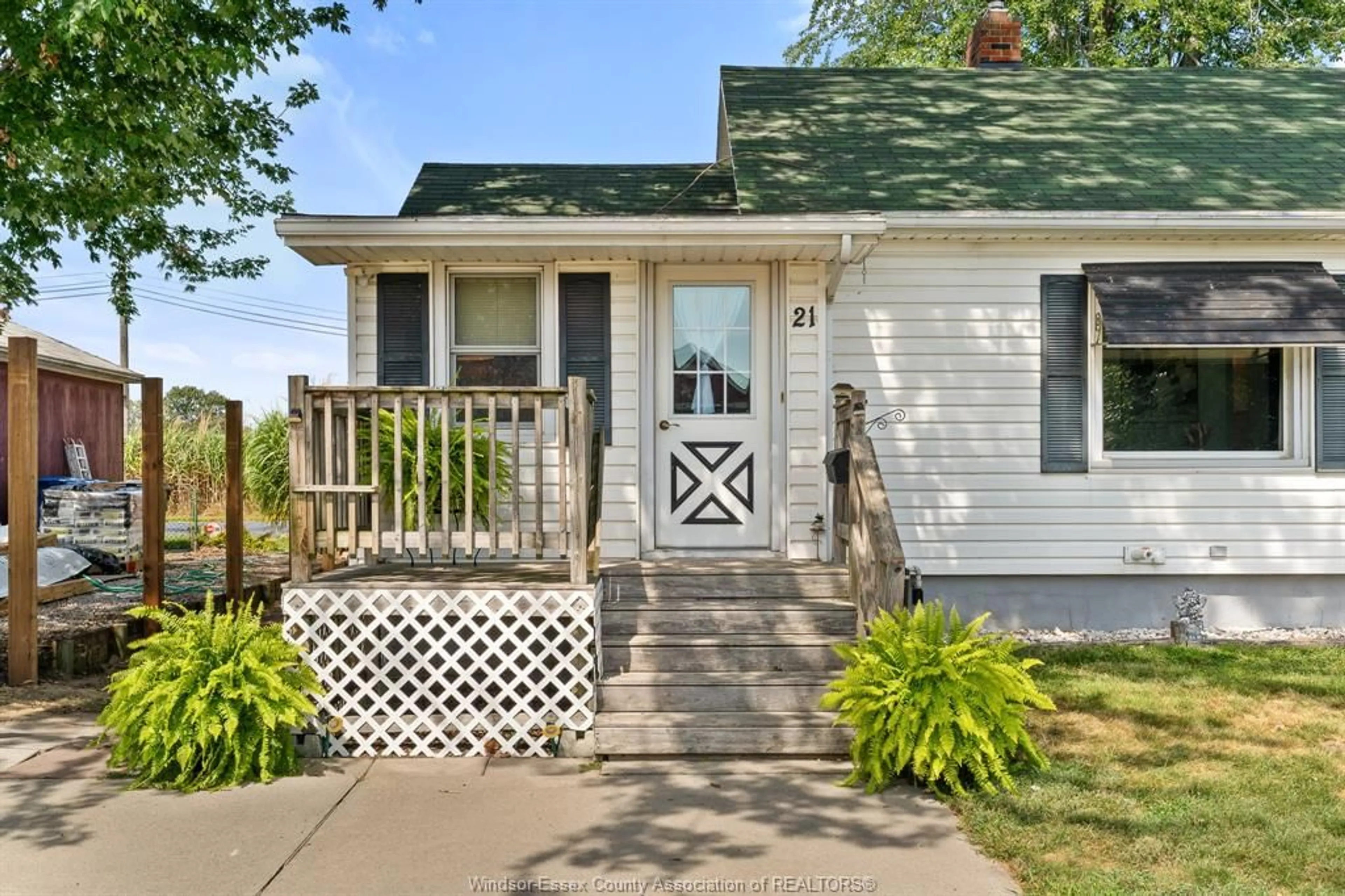Home with vinyl exterior material, street for 21 Melrose Ave, Leamington Ontario N8H 2H9