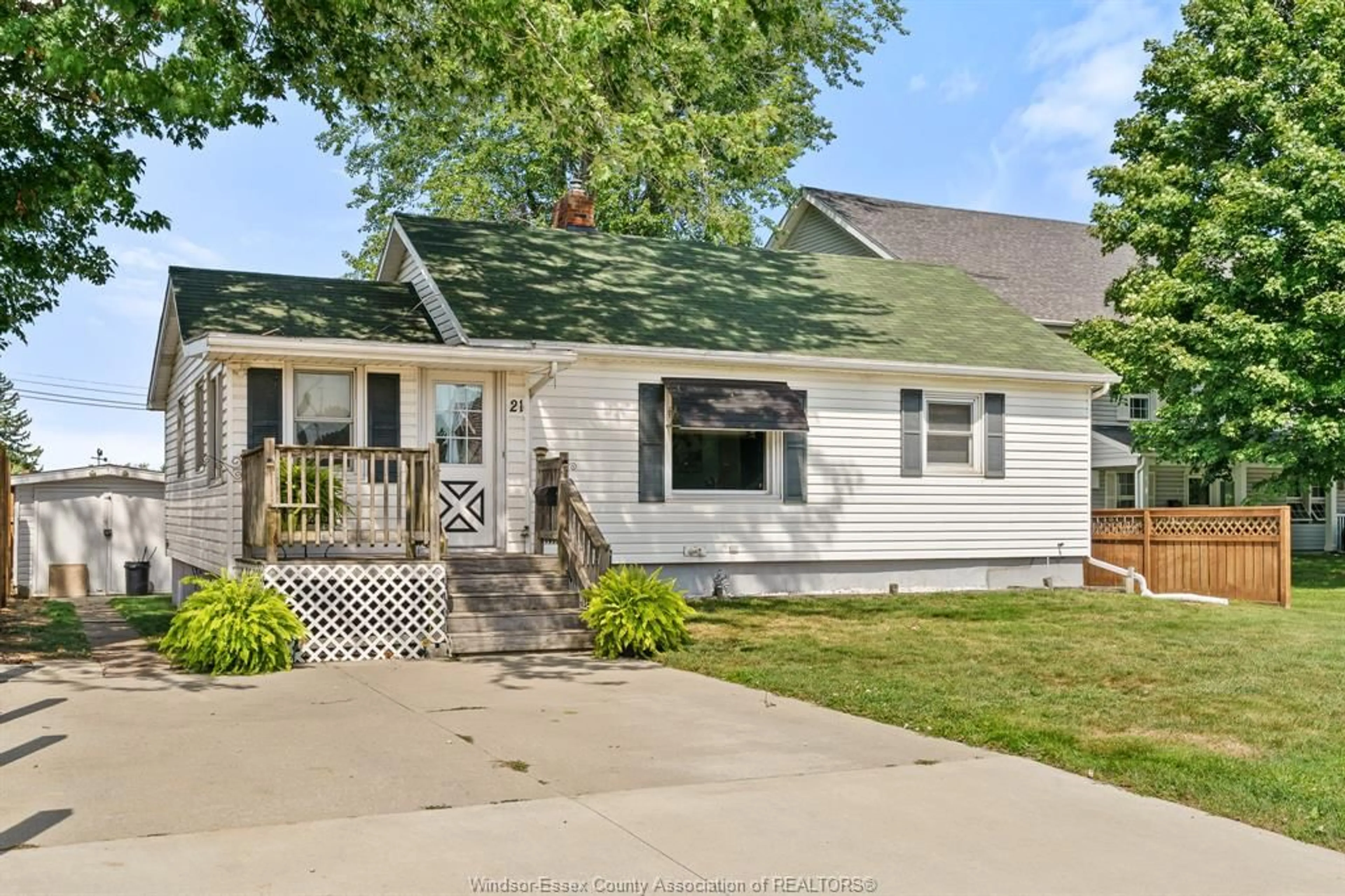 Home with vinyl exterior material, street for 21 Melrose Ave, Leamington Ontario N8H 2H9