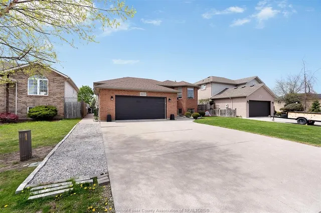 4205 BARTON Cres, Windsor 5