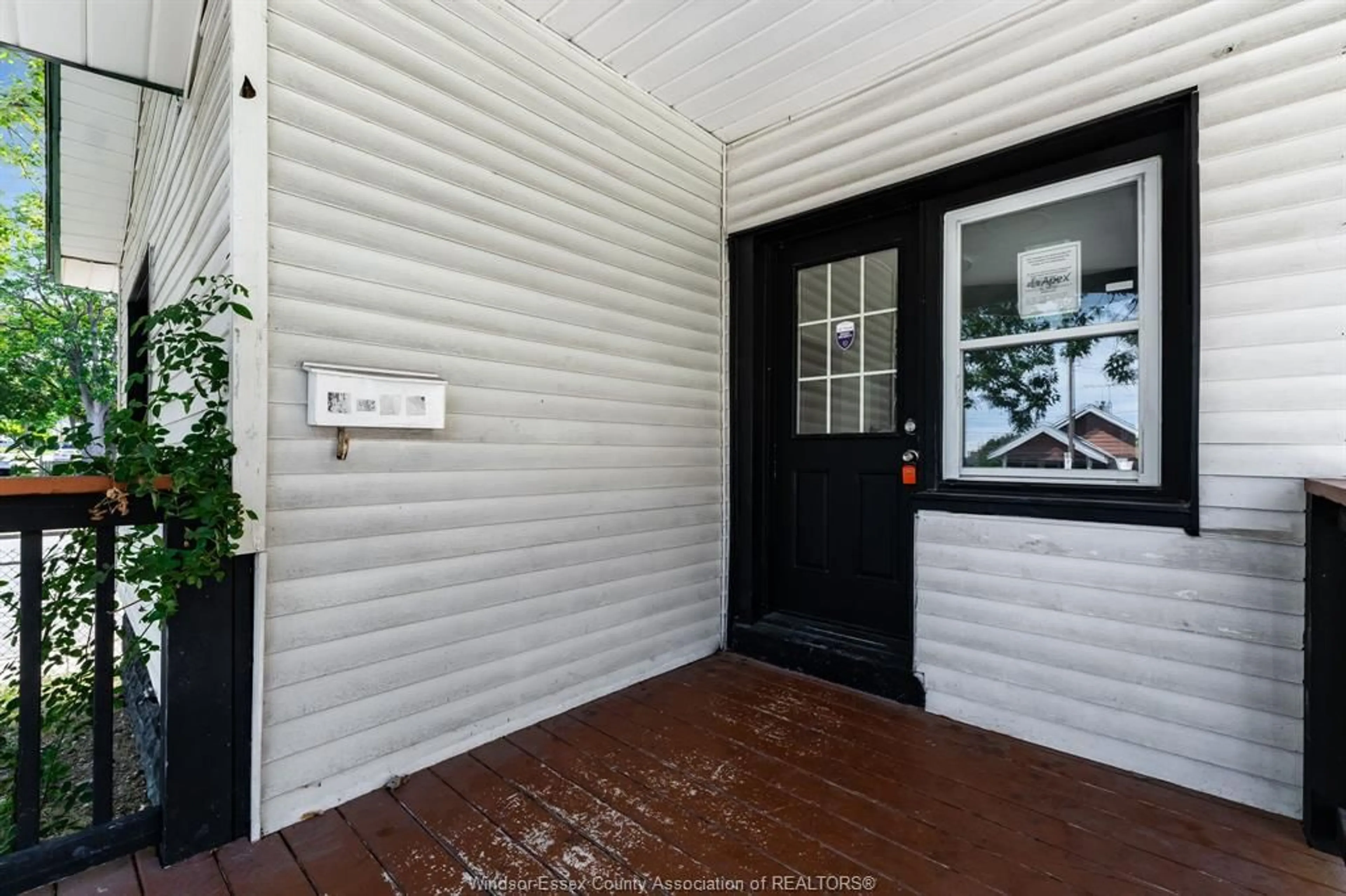 Unknown for 1343 Lillian, Windsor Ontario N8X 4A4