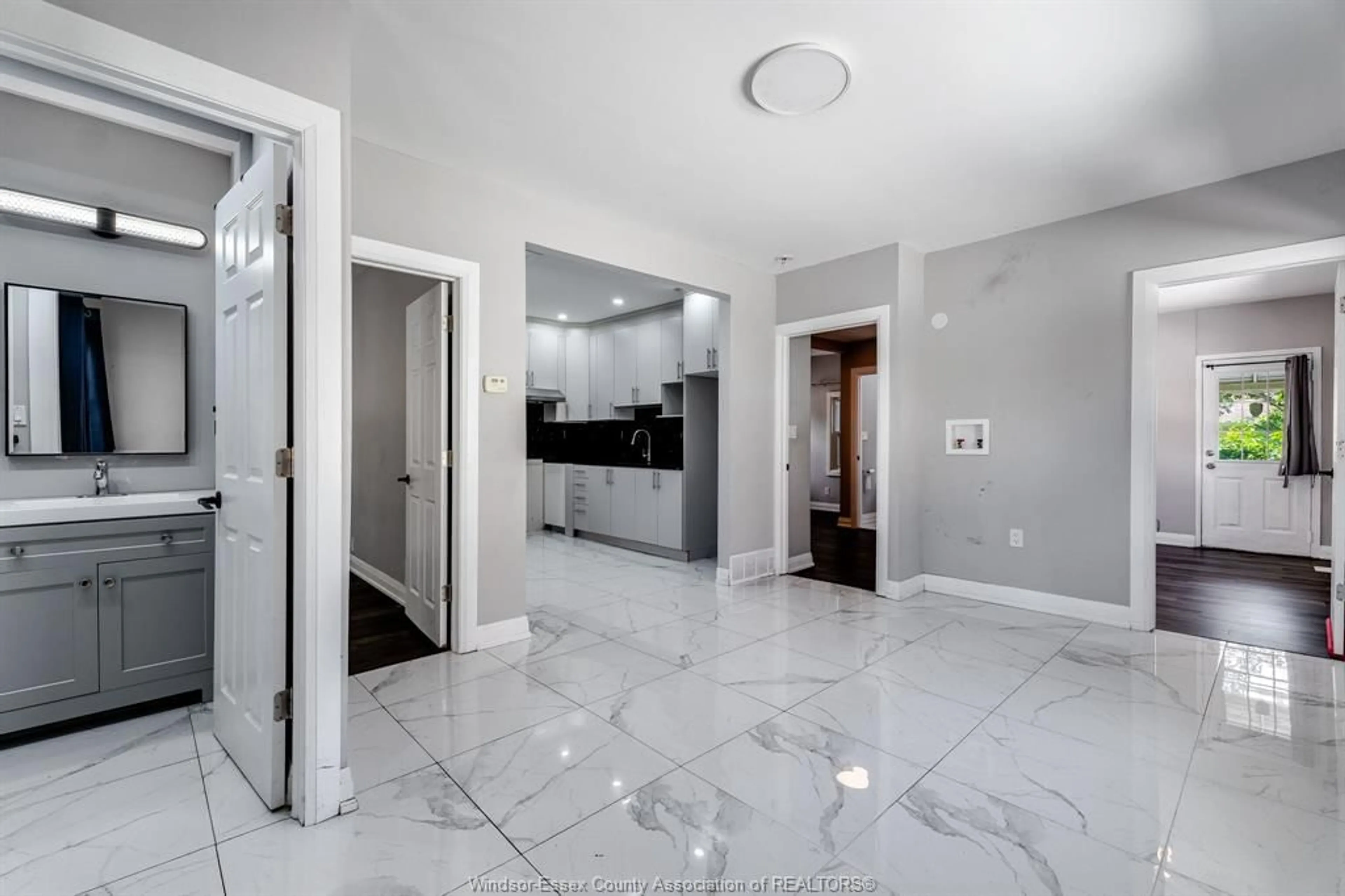 Indoor entryway for 1343 Lillian, Windsor Ontario N8X 4A4