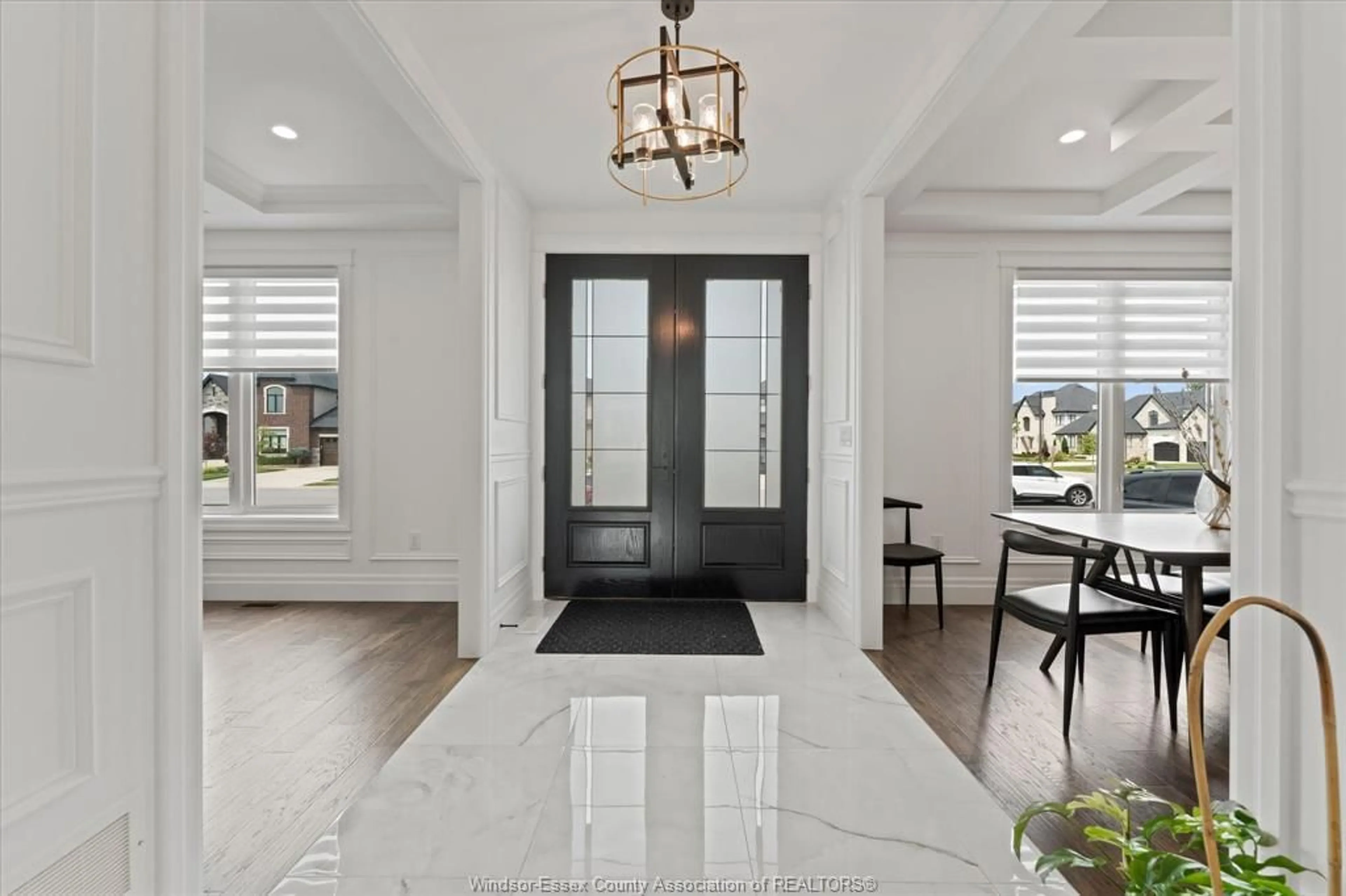 Indoor entryway for 7241 MEO Blvd, LaSalle Ontario N9H 0L5