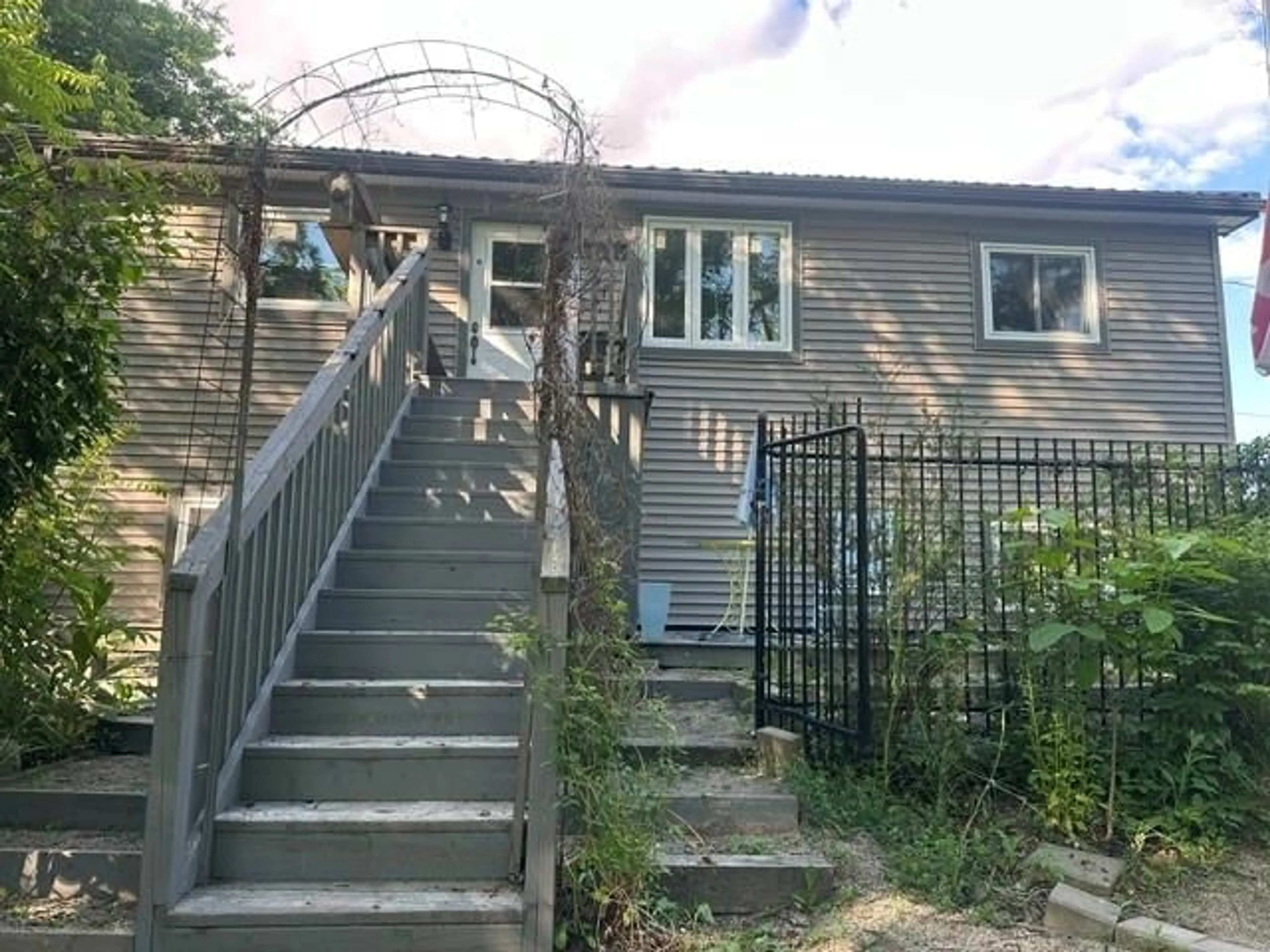 Stairs for 1856/1860 LONMGWOODS Rd, Wardsville Ontario N0L 2N0