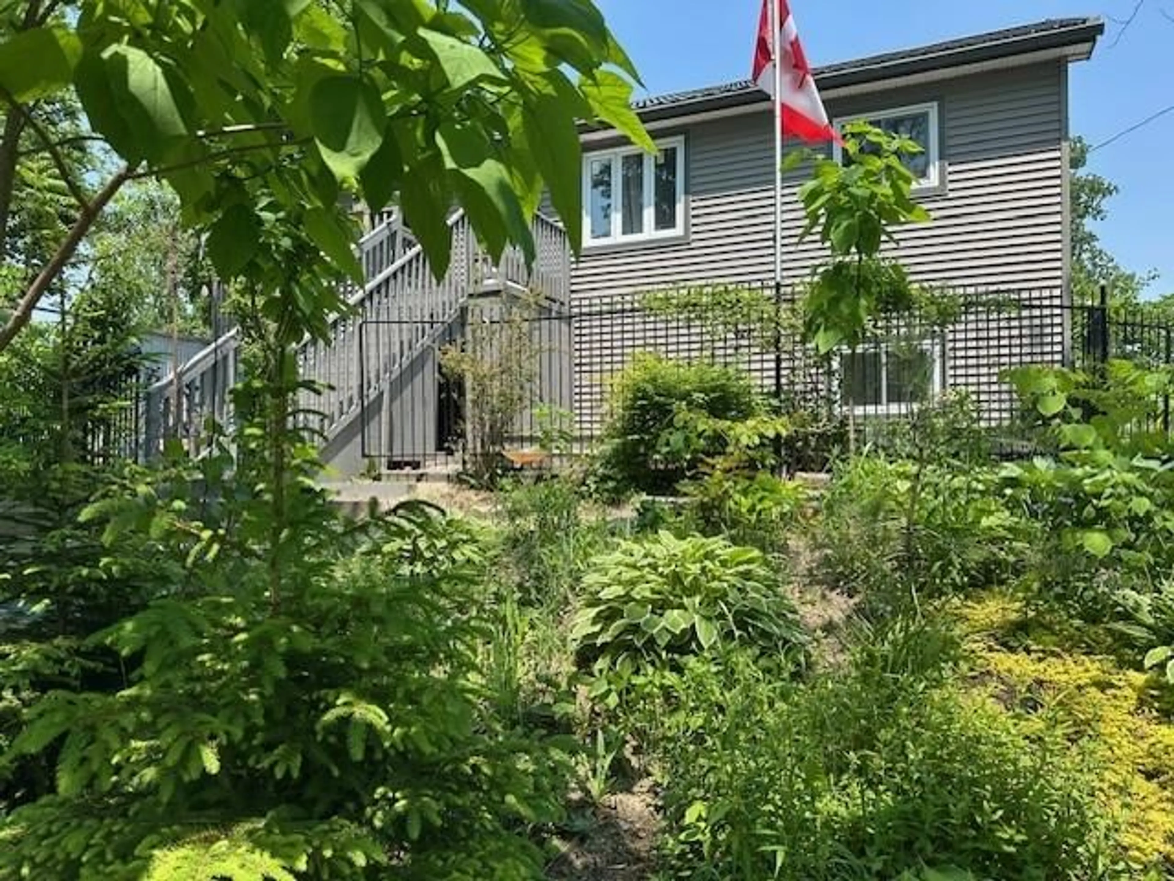 A pic from outside/outdoor area/front of a property/back of a property/a pic from drone, unknown for 1856/1860 LONMGWOODS Rd, Wardsville Ontario N0L 2N0