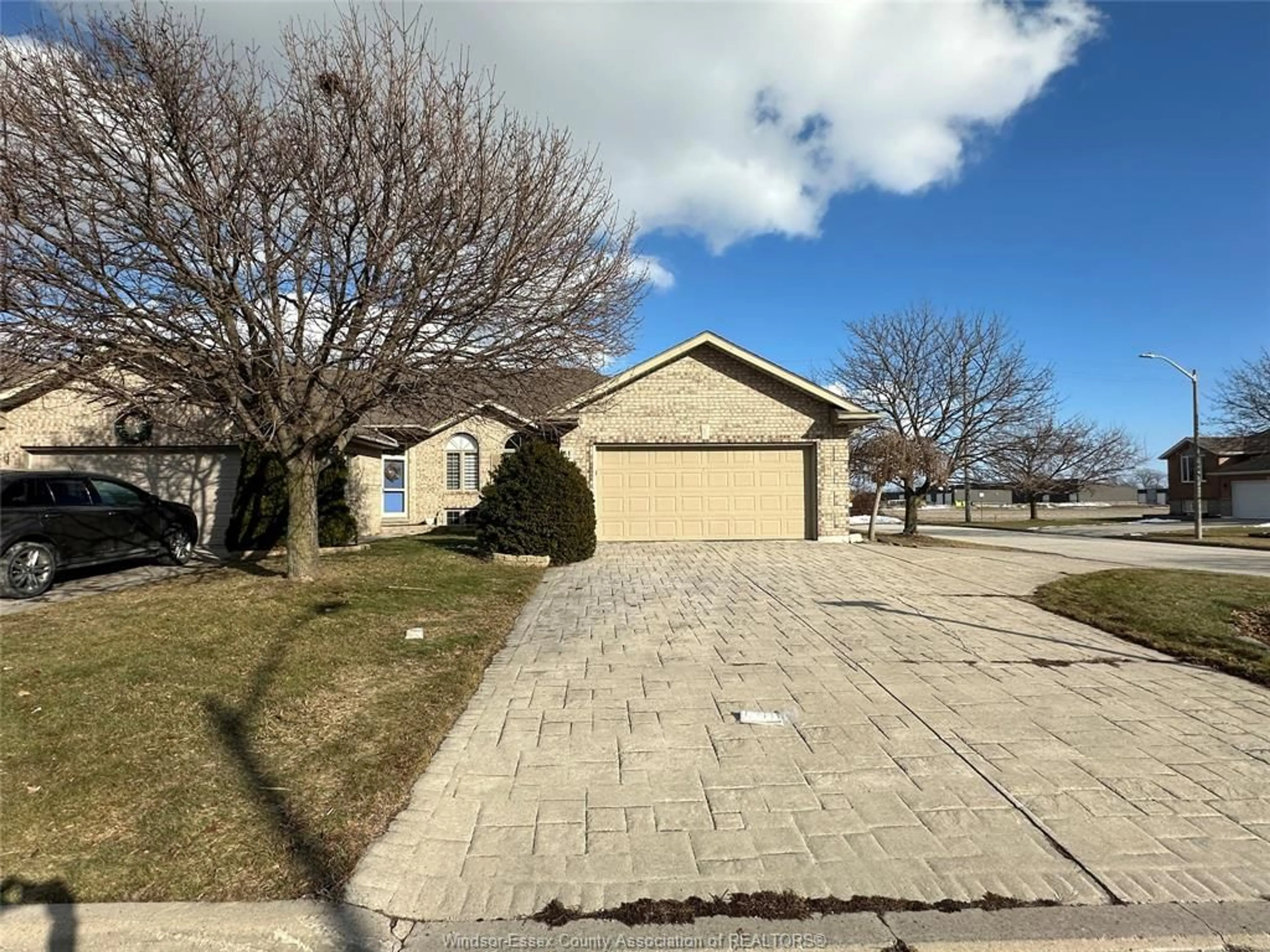 A pic from outside/outdoor area/front of a property/back of a property/a pic from drone, street for 51 SANTOS Dr, Kingsville Ontario N9Y 3Z5
