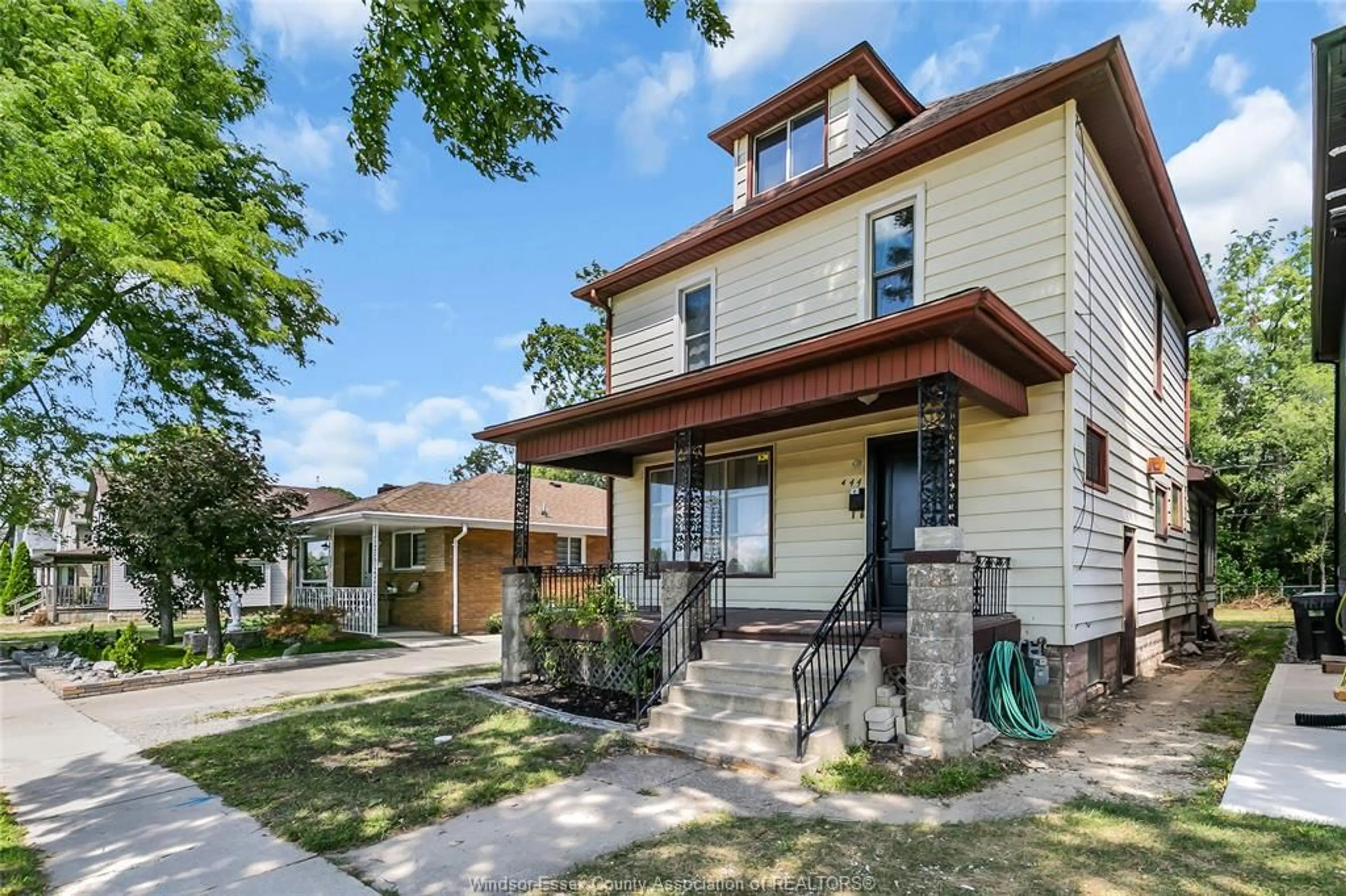 Home with vinyl exterior material, street for 444 CRAWFORD, Windsor Ontario N9A 5C4