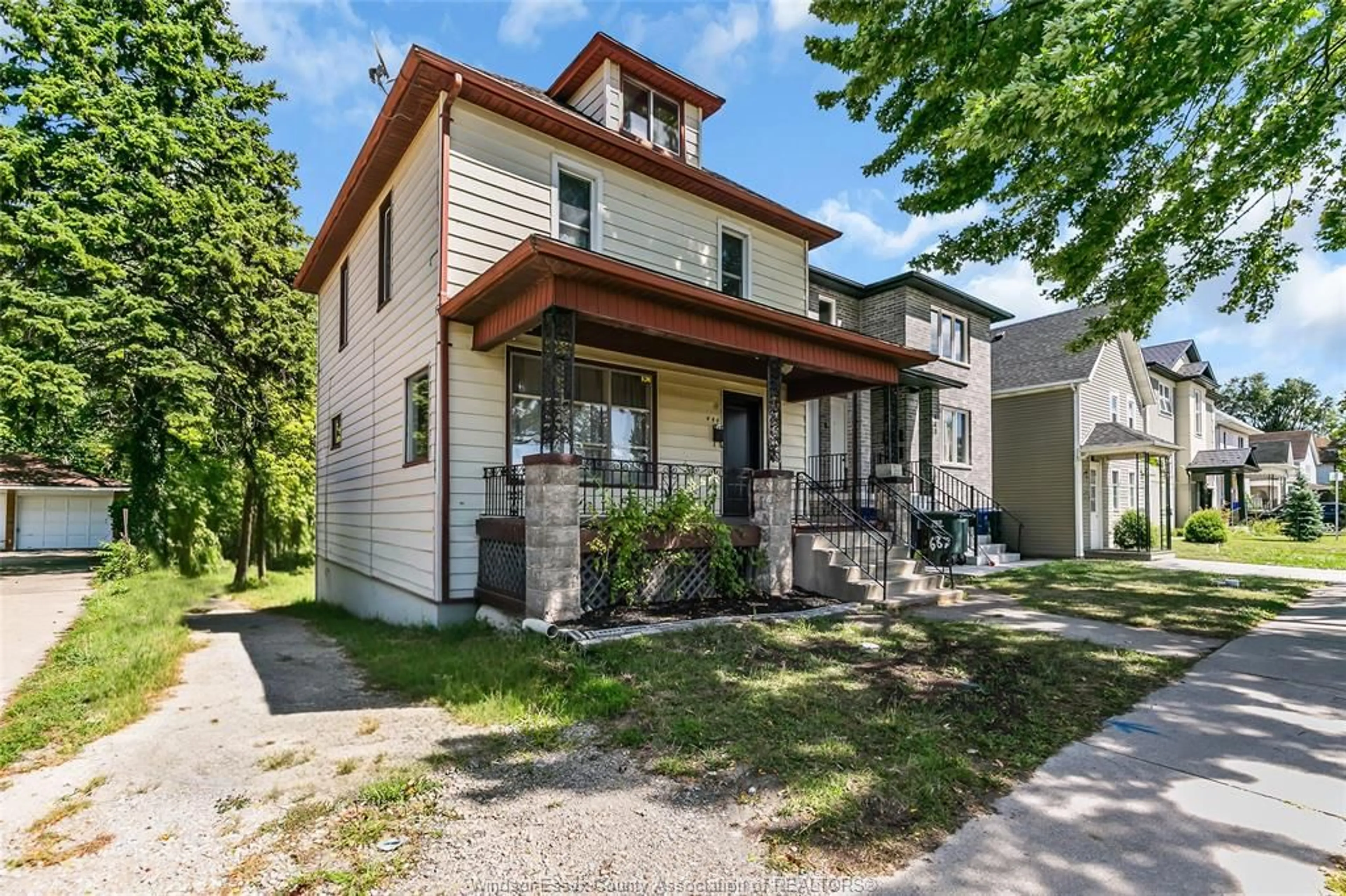 Home with vinyl exterior material, street for 444 CRAWFORD, Windsor Ontario N9A 5C4