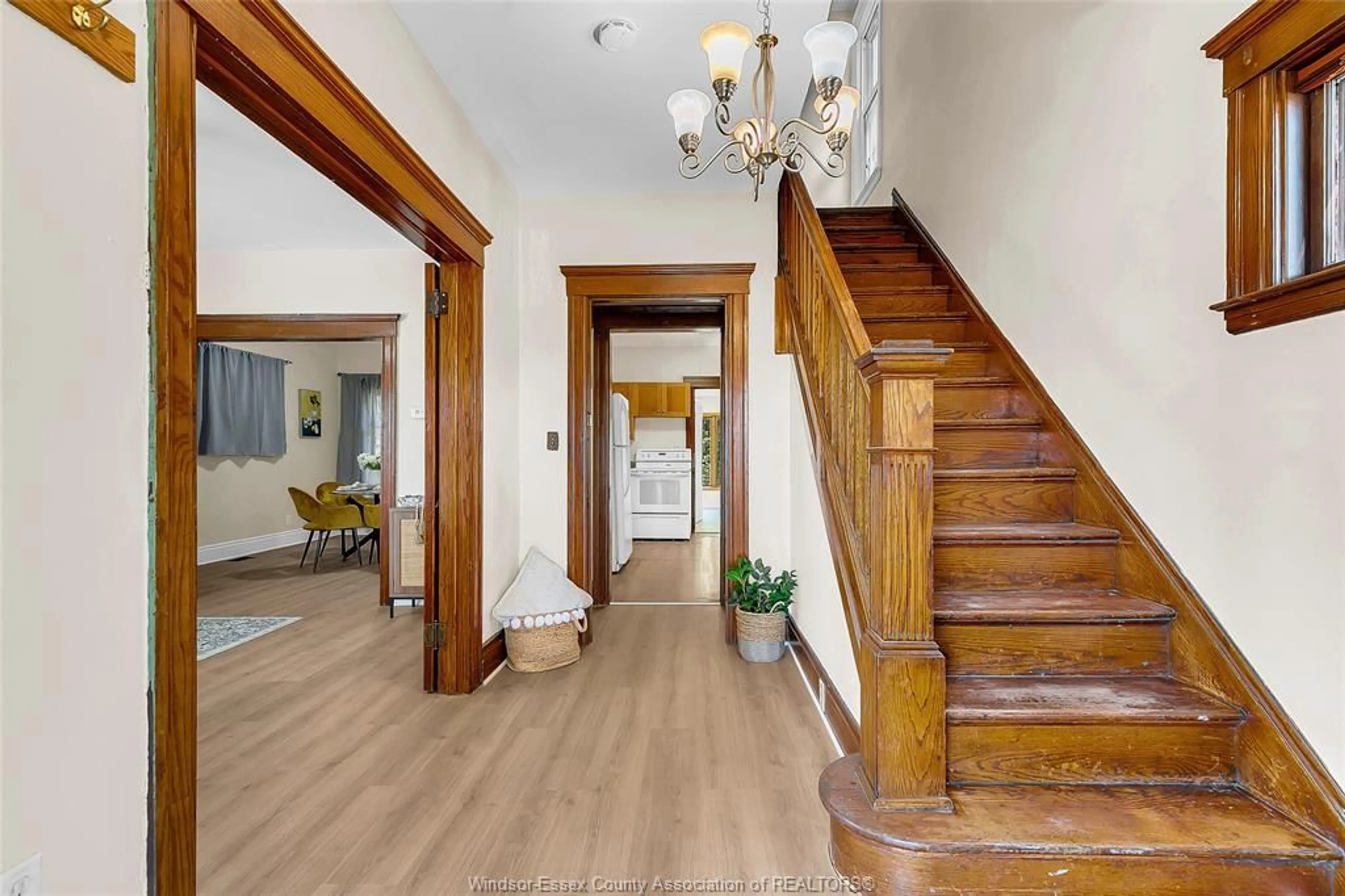 Indoor foyer for 444 CRAWFORD, Windsor Ontario N9A 5C4