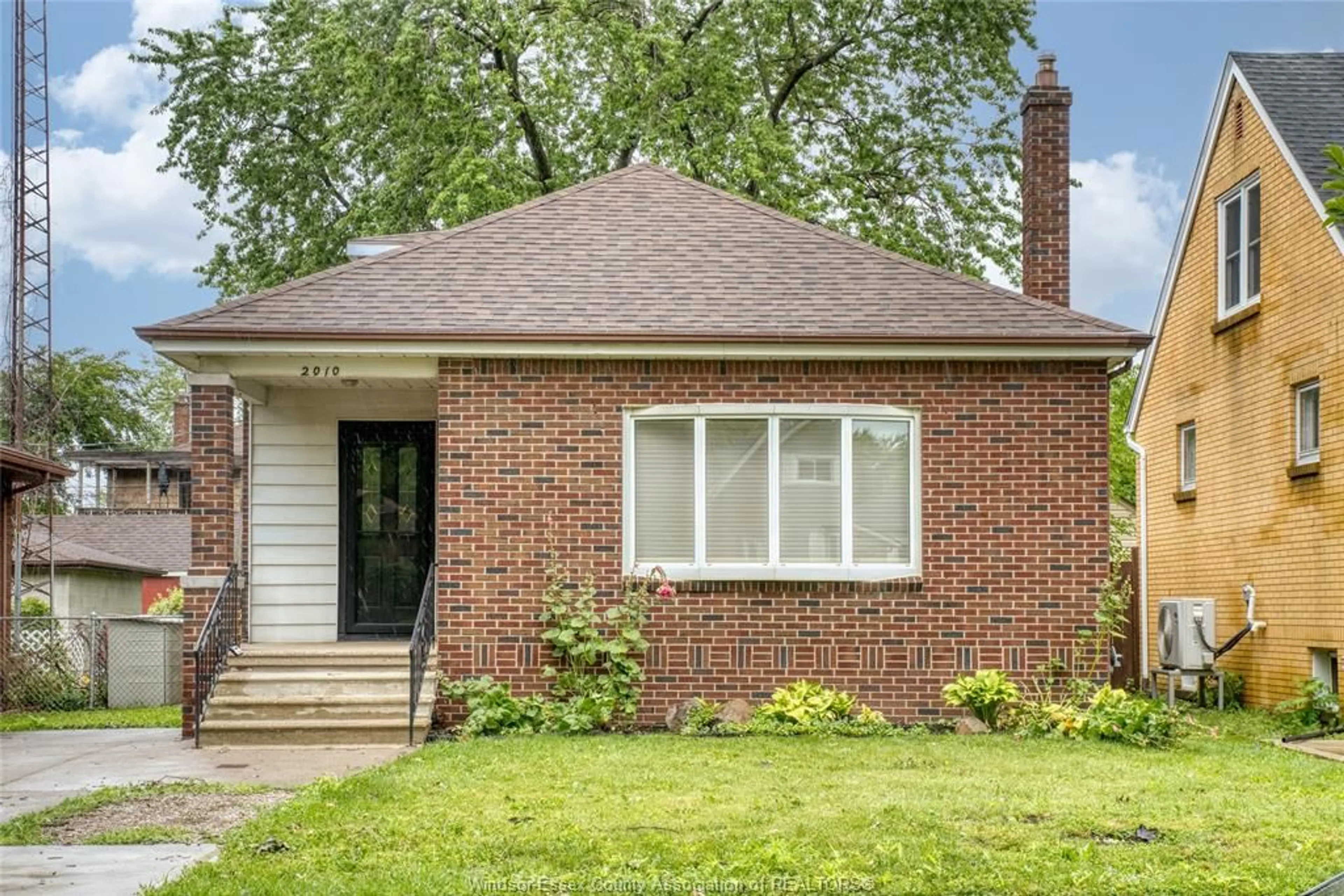 Home with brick exterior material, street for 2010 OLIVE, Windsor Ontario N8T 1R7