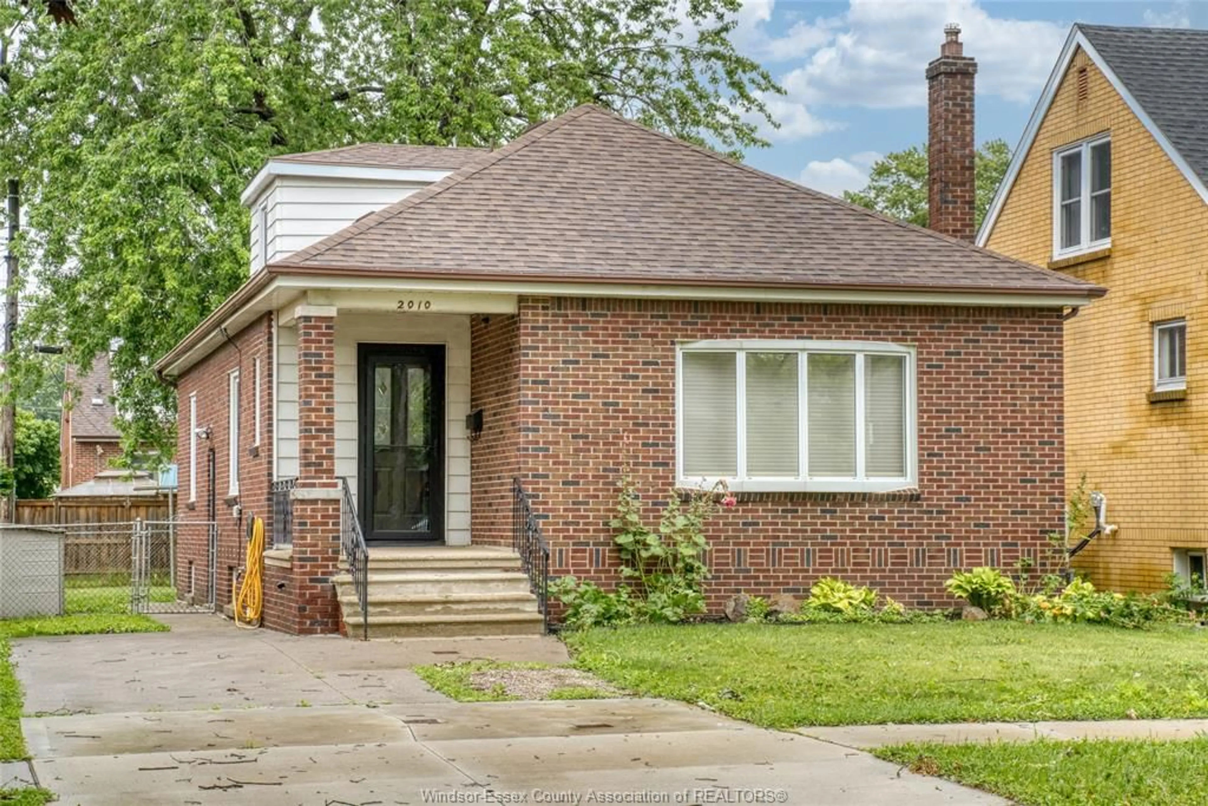 Home with brick exterior material, street for 2010 OLIVE, Windsor Ontario N8T 1R7