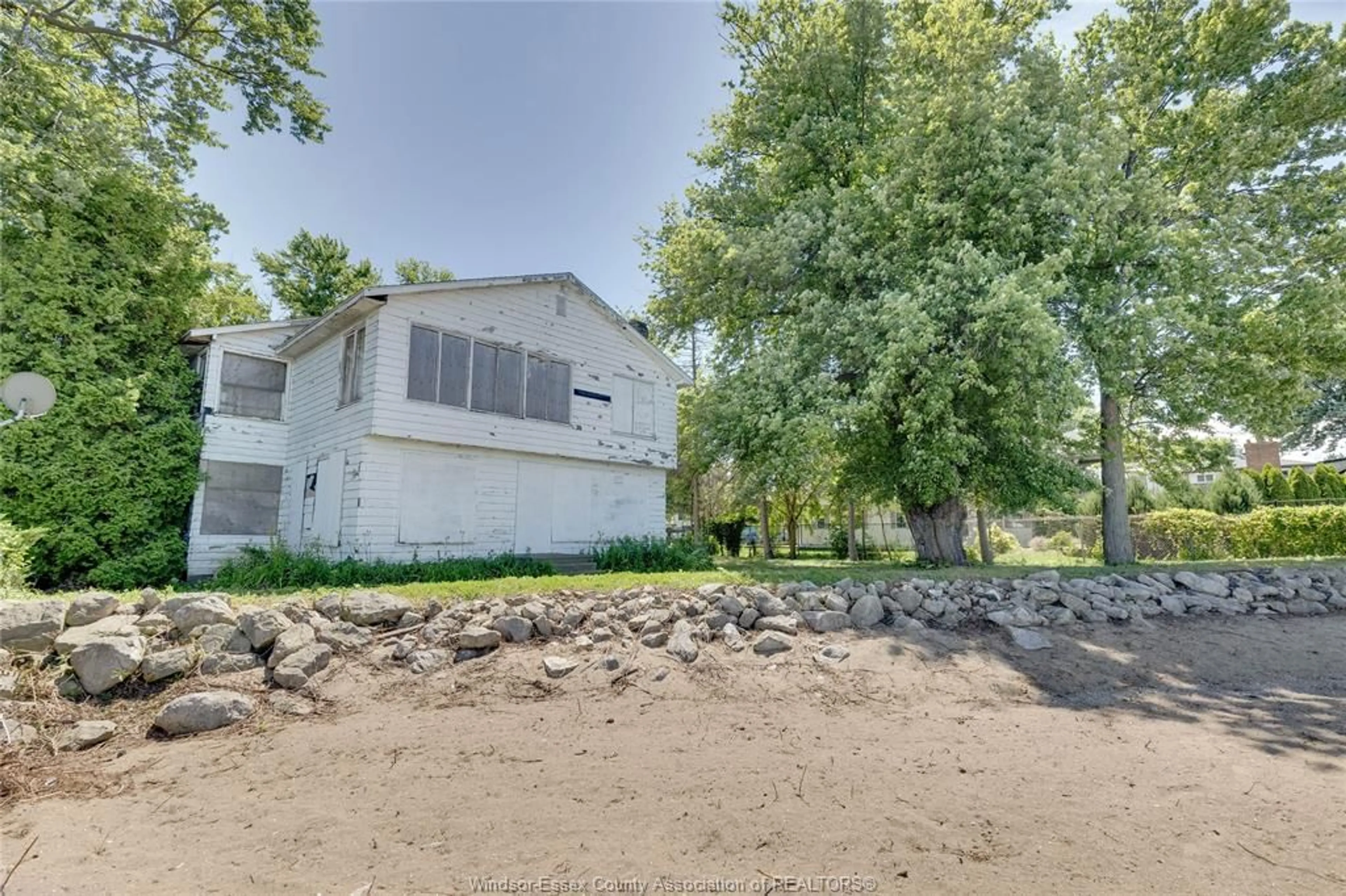 A pic from outside/outdoor area/front of a property/back of a property/a pic from drone, unknown for 13110 RIVERSIDE Dr, Tecumseh Ontario N8N 2M6