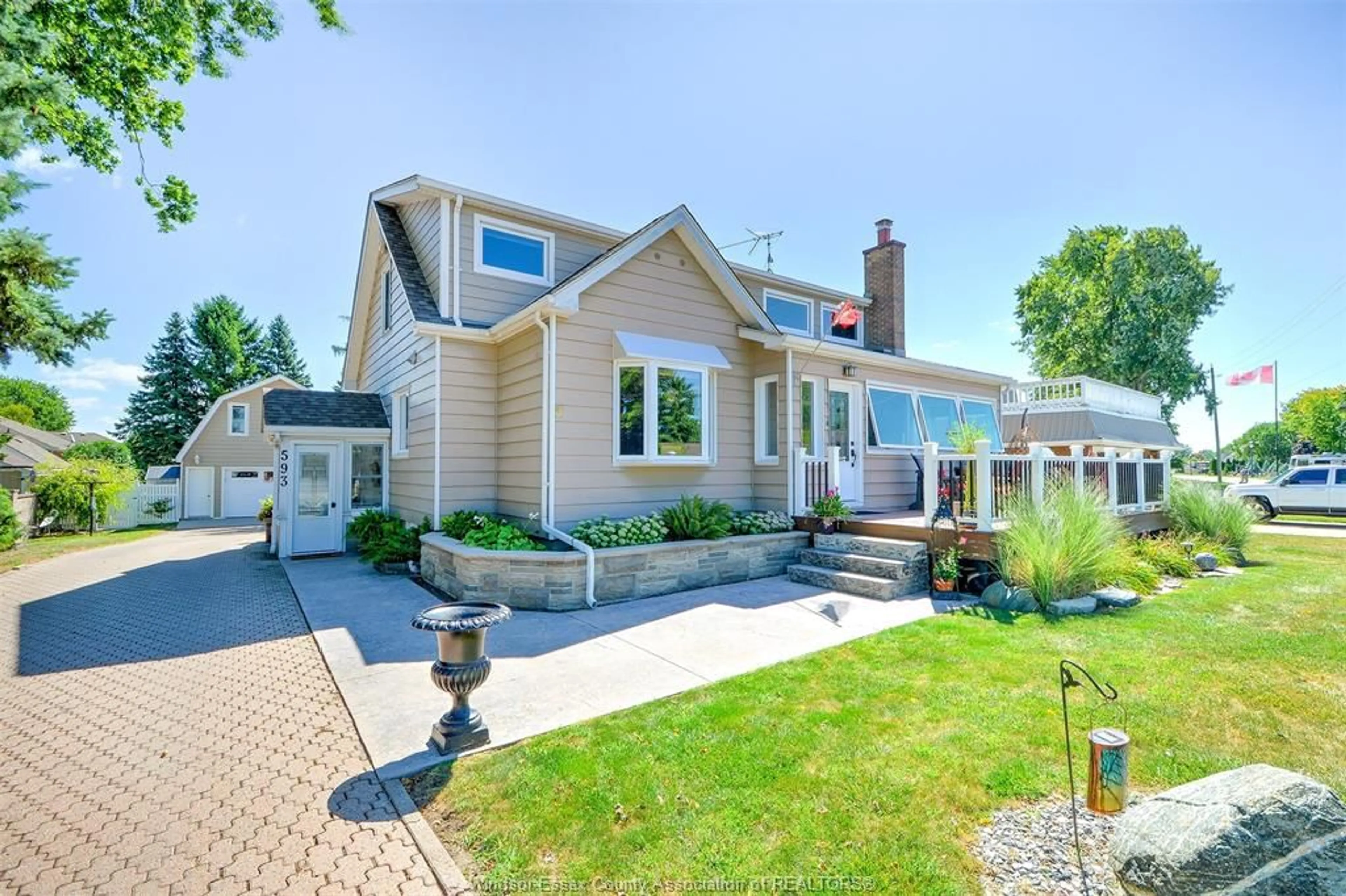 Home with vinyl exterior material, street for 593 DALHOUSIE, Amherstburg Ontario N9V 2M2