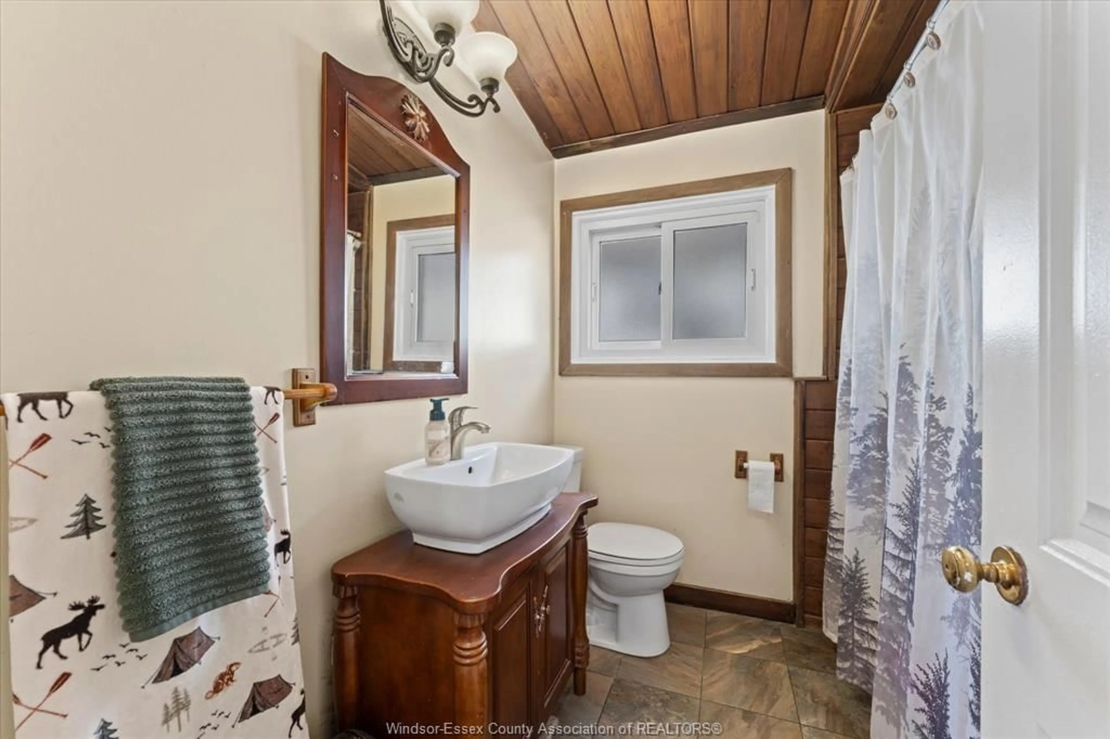 Standard bathroom, ceramic/tile floor for 1714 SUN VALLEY Dr, Windsor Ontario N9C 3R2