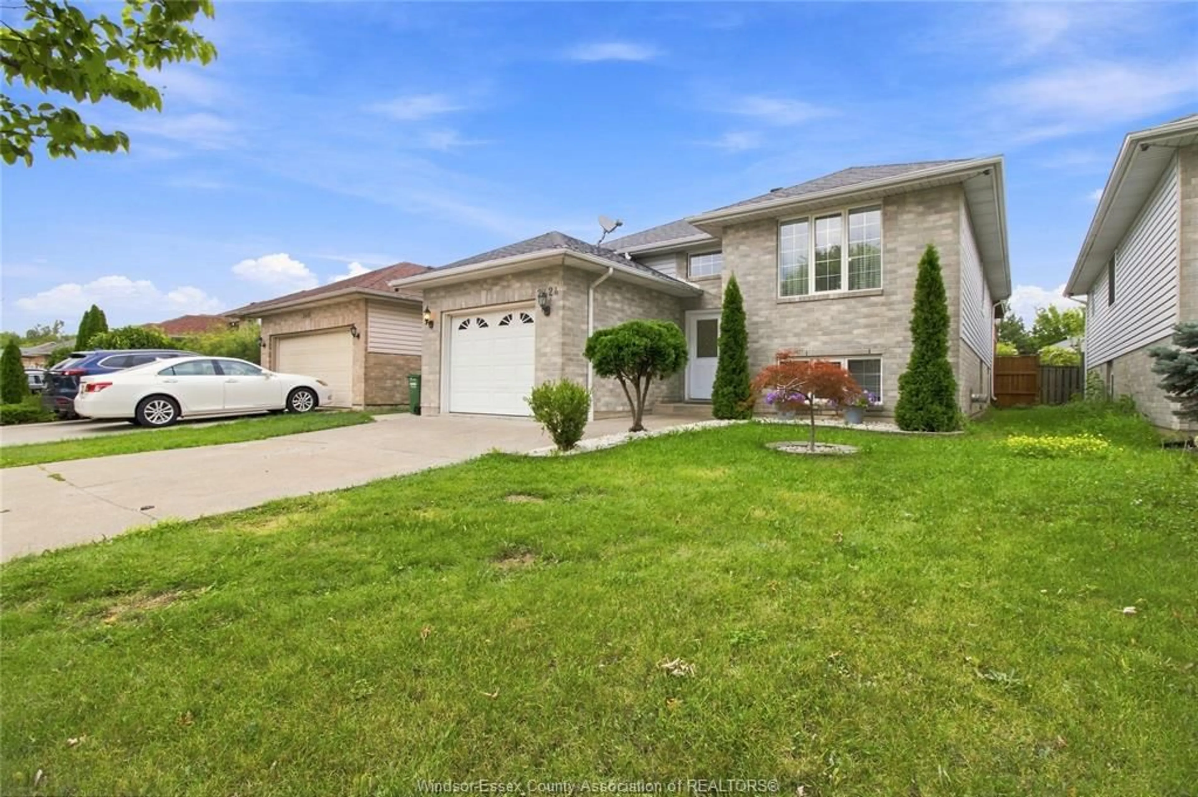 Unknown for 2424 TIMBERCREST Ave, Windsor Ontario N8P 1S2